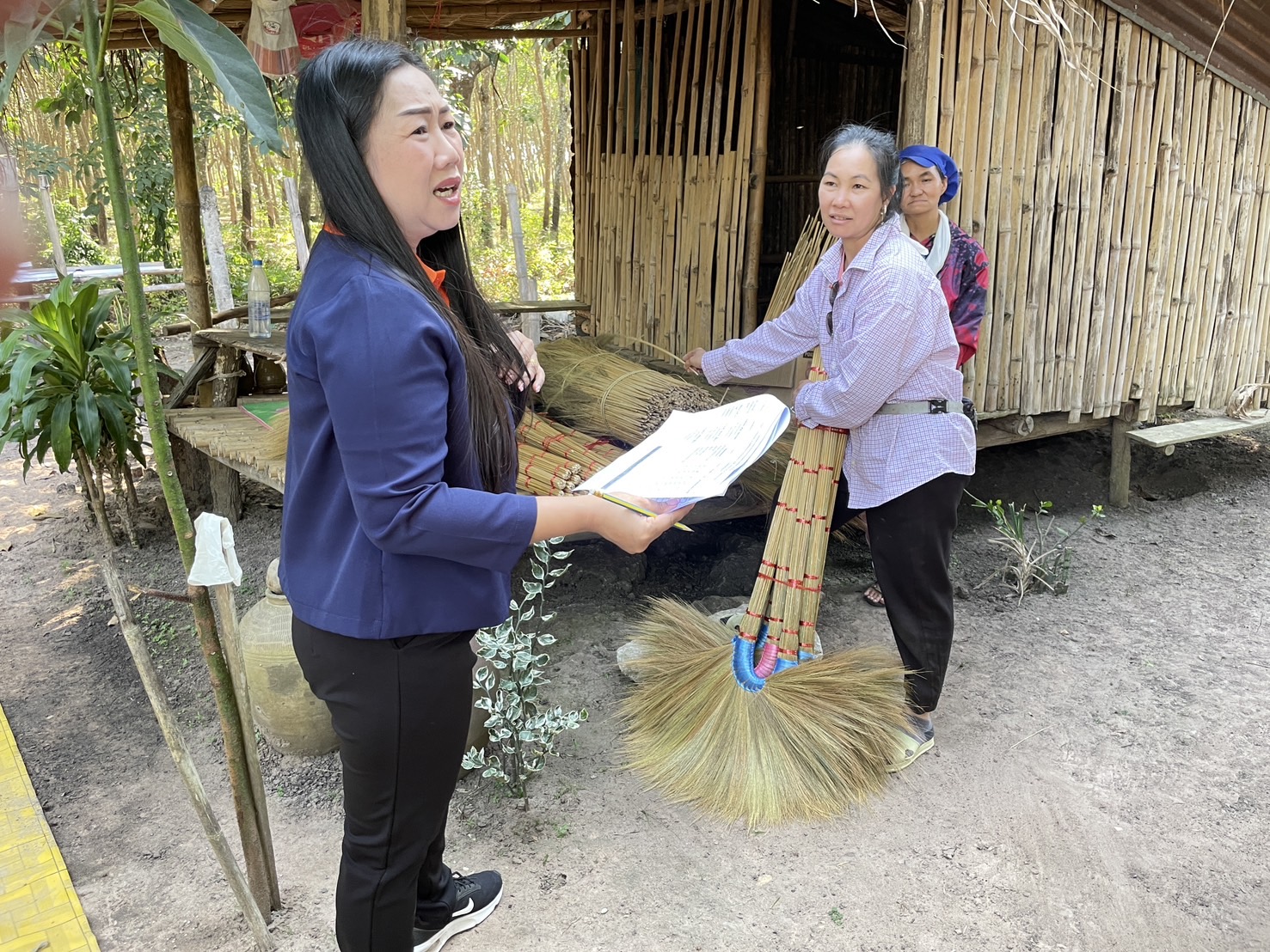 กองทุนฯ สตรี หนองคาย ลงพื้นที่ประเมินกลั่นกรองโครงการเงินทุนหมุนเวียน พื้นที่อำเภอสังคมและอำเภอศรีเชียงใหม่