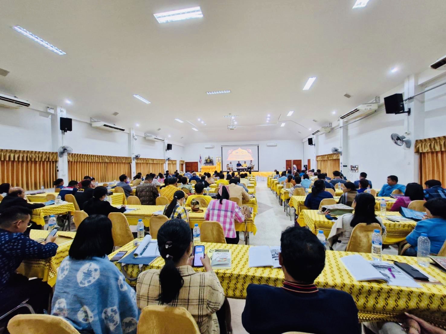 พช หนองคาย ร่วมกิจกรรมประชุมเชิงปฏิบัติการ พัฒนาศักยภาพการขจัดความยากจนแบบบูรณาการ (4 ภาค) ภาคตะวันออกเฉียงเหนือ