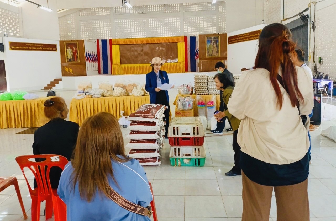 พช.หนองคาย ดำเนินโครงการพัฒนาและยกระดับคุณภาพชีวิตครัวเรือนยากจน ตามแนวทางสัมมาชีพชุมชนสู่ความยั่งยืน กิจกรรมย่อยที่ 3 สนับสนุนวัสดุสาธิตอาชีพตามความถนัดของกลุ่มเป้าหมาย ภายใต้โครงการสืบสานภูมิปัญญาพัฒนาเศรษฐกิจฐานรากสู่ความยั่งยืน พื้นที่ อำเภอสระใคร อำเภอท่าบ่อ และอำเภอเมืองหนองคาย