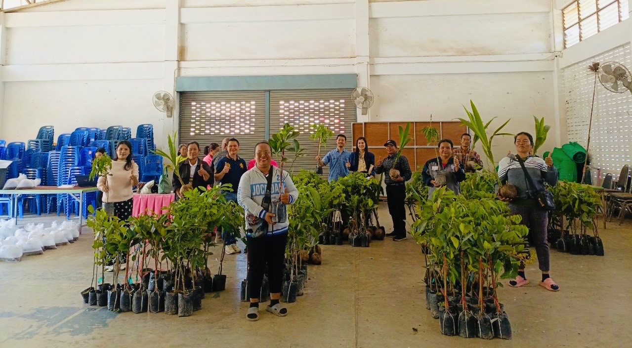 พช.หนองคาย ดำเนินโครงการพัฒนาและยกระดับคุณภาพชีวิตครัวเรือนยากจน ตามแนวทางสัมมาชีพชุมชนสู่ความยั่งยืน กิจกรรมย่อยที่ 3 สนับสนุนวัสดุสาธิตอาชีพตามความถนัดของกลุ่มเป้าหมาย ภายใต้โครงการสืบสานภูมิปัญญาพัฒนาเศรษฐกิจฐานรากสู่ความยั่งยืน