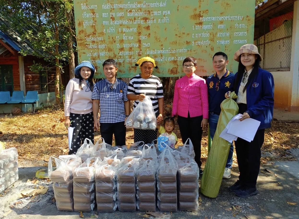 พช.หนองคาย ดำเนินโครงการพัฒนาและยกระดับคุณภาพชีวิตครัวเรือนยากจน ตามแนวทางสัมมาชีพชุมชนสู่ความยั่งยืน กิจกรรมย่อยที่ 3 สนับสนุนวัสดุสาธิตอาชีพตามความถนัดของกลุ่มเป้าหมาย ภายใต้โครงการสืบสานภูมิปัญญาพัฒนาเศรษฐกิจฐานรากสู่ความยั่งยืน