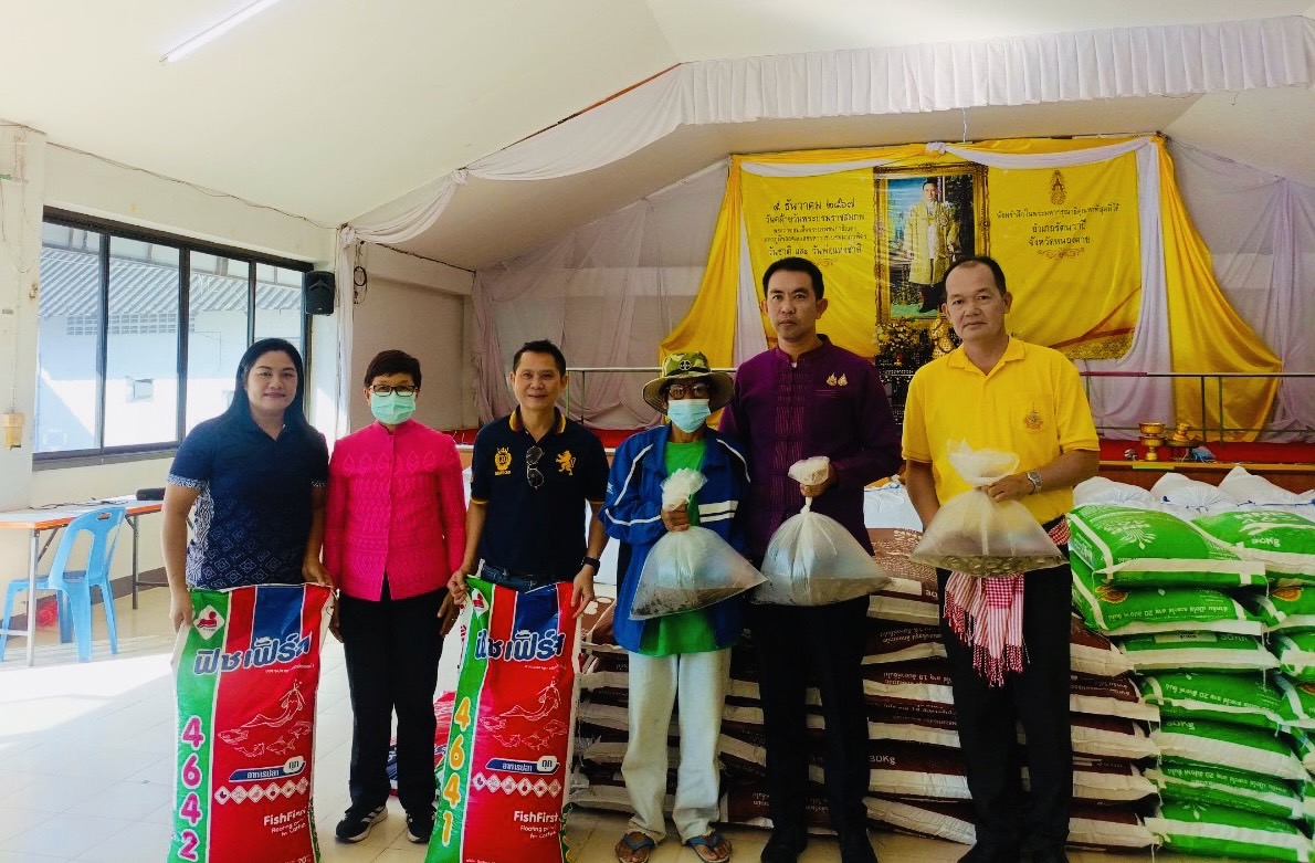 พช.หนองคาย ดำเนินโครงการพัฒนาและยกระดับคุณภาพชีวิตครัวเรือนยากจน ตามแนวทางสัมมาชีพชุมชนสู่ความยั่งยืน กิจกรรมย่อยที่ 3 สนับสนุนวัสดุสาธิตอาชีพตามความถนัดของกลุ่มเป้าหมาย ภายใต้โครงการสืบสานภูมิปัญญาพัฒนาเศรษฐกิจฐานรากสู่ความยั่งยืน