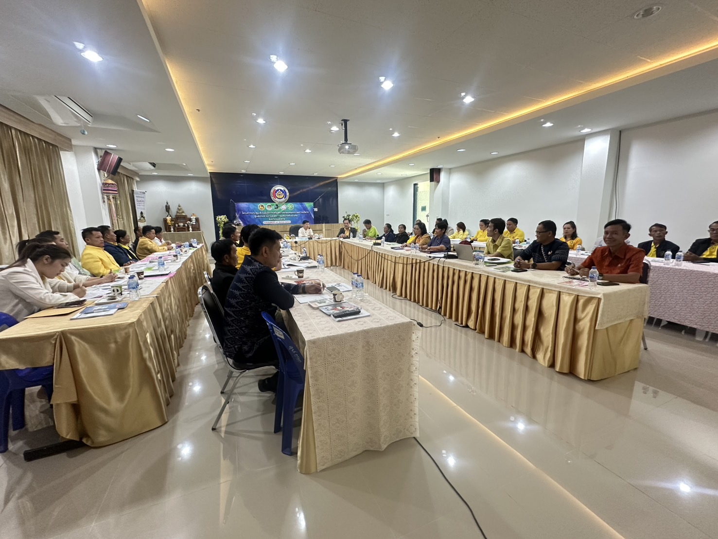 พช.หนองคาย จัดประชุมเชิงปฏิบัติการเสริมสร้างทักษะคณะกรรมกรบริหารศูนย์ประสานงานองค์การชุมชนระดัอำเภอ (ศอช.อ.) จังหวัดหนองคาย