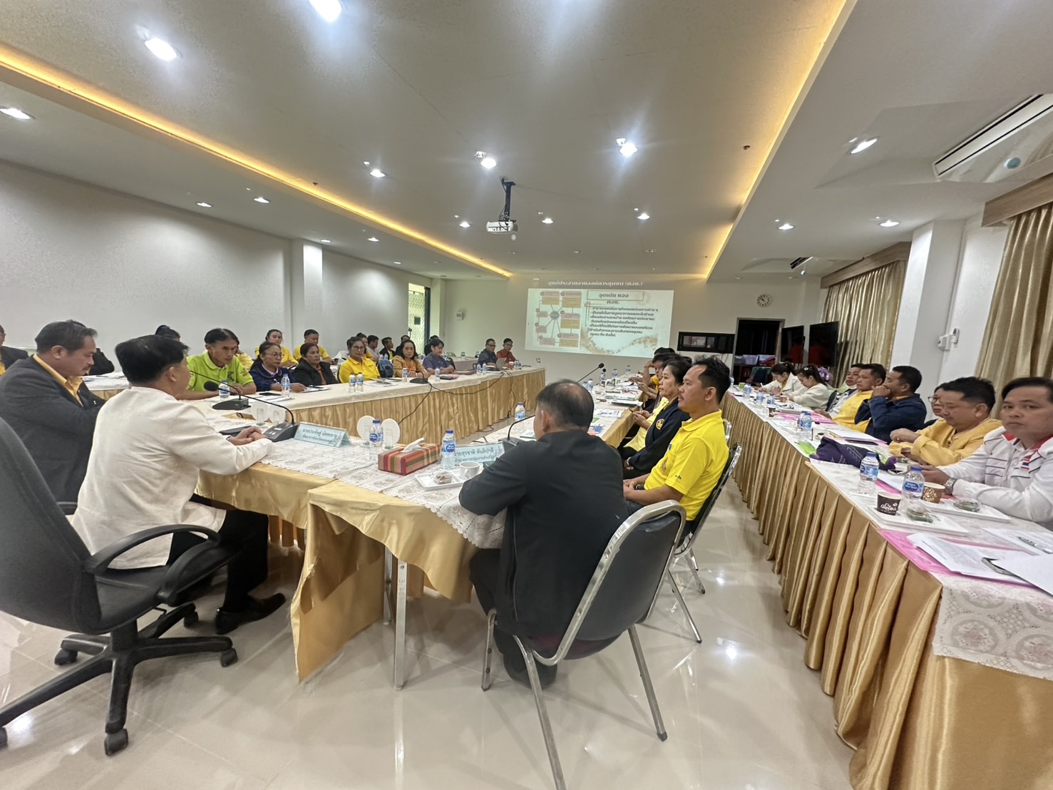 พช.หนองคาย จัดประชุมเชิงปฏิบัติการเสริมสร้างทักษะคณะกรรมกรบริหารศูนย์ประสานงานองค์การชุมชนระดัอำเภอ (ศอช.อ.) จังหวัดหนองคาย