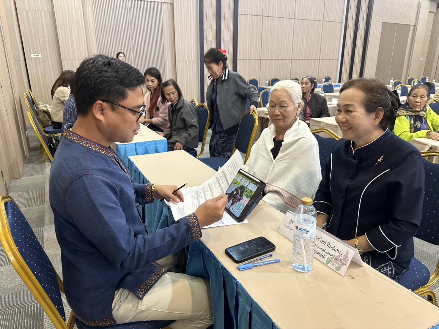 พช.หนองคาย เดินหน้าสืบสานผ้าพื้นถิ่น “พญานาคา” ดันเศรษฐกิจฐานรากสู่ความยั่งยืน