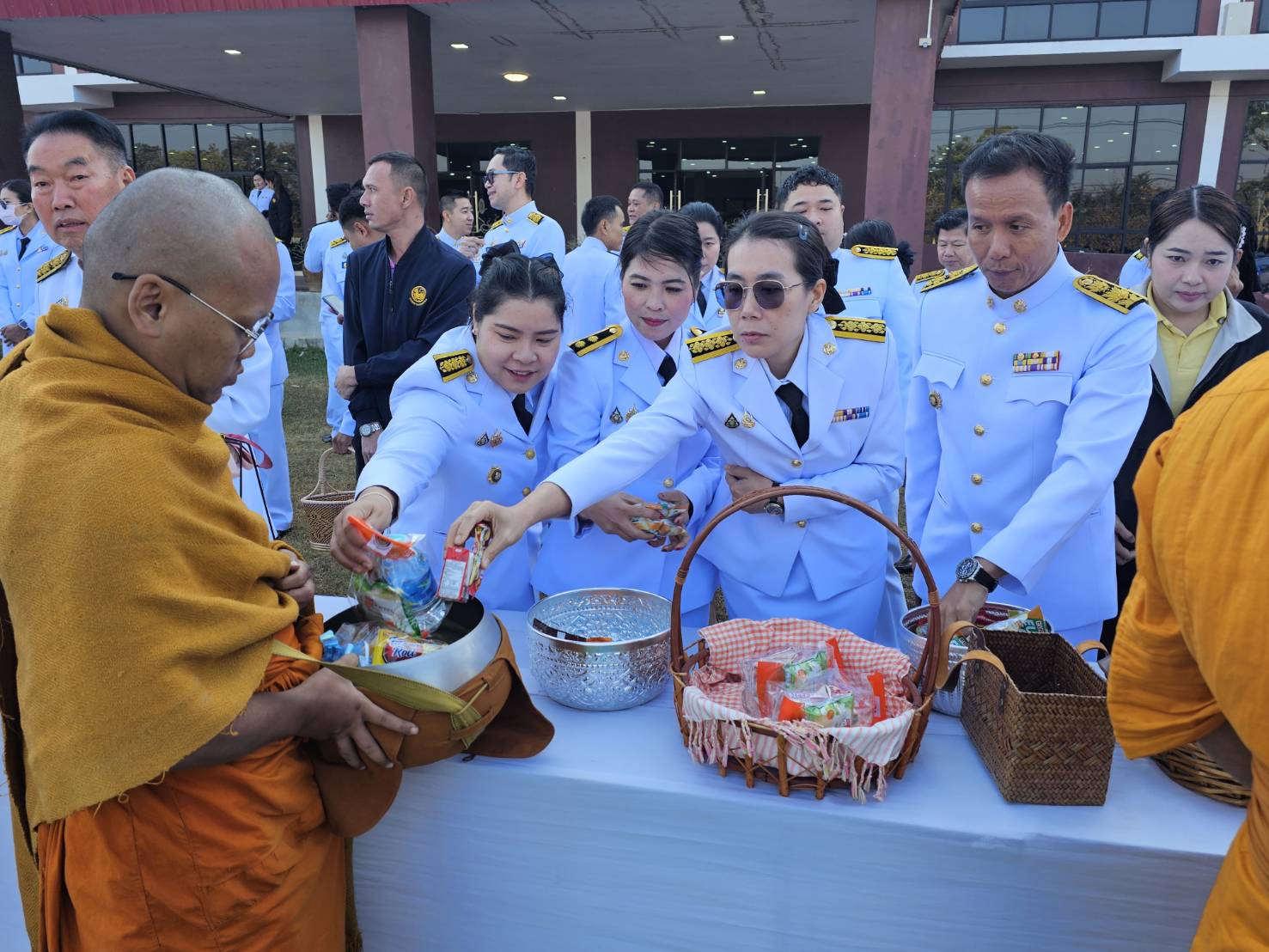 พช.หนองคาย ร่วมพิธีเจริญพระพุทธมนต์ พิธีทางศาสนามหามงคล และทำบุญตักบาตรถวายพระราชกุศล เพื่อเฉลิมพระเกียรติพระบาทสมเด็จพระเจ้าอยู่หัว เนื่องในโอกาสพระราชพิธีสมมงคลพระชนมายุเท่าพระบาทสมเด็จพระพุทธยอดฟ้าจุฬาโลกมหาราช สมเด็จพระปฐมบรมกษัตริยาธิราช แห่งพระราชวงศ์จักรี พุทธศักราช 2568