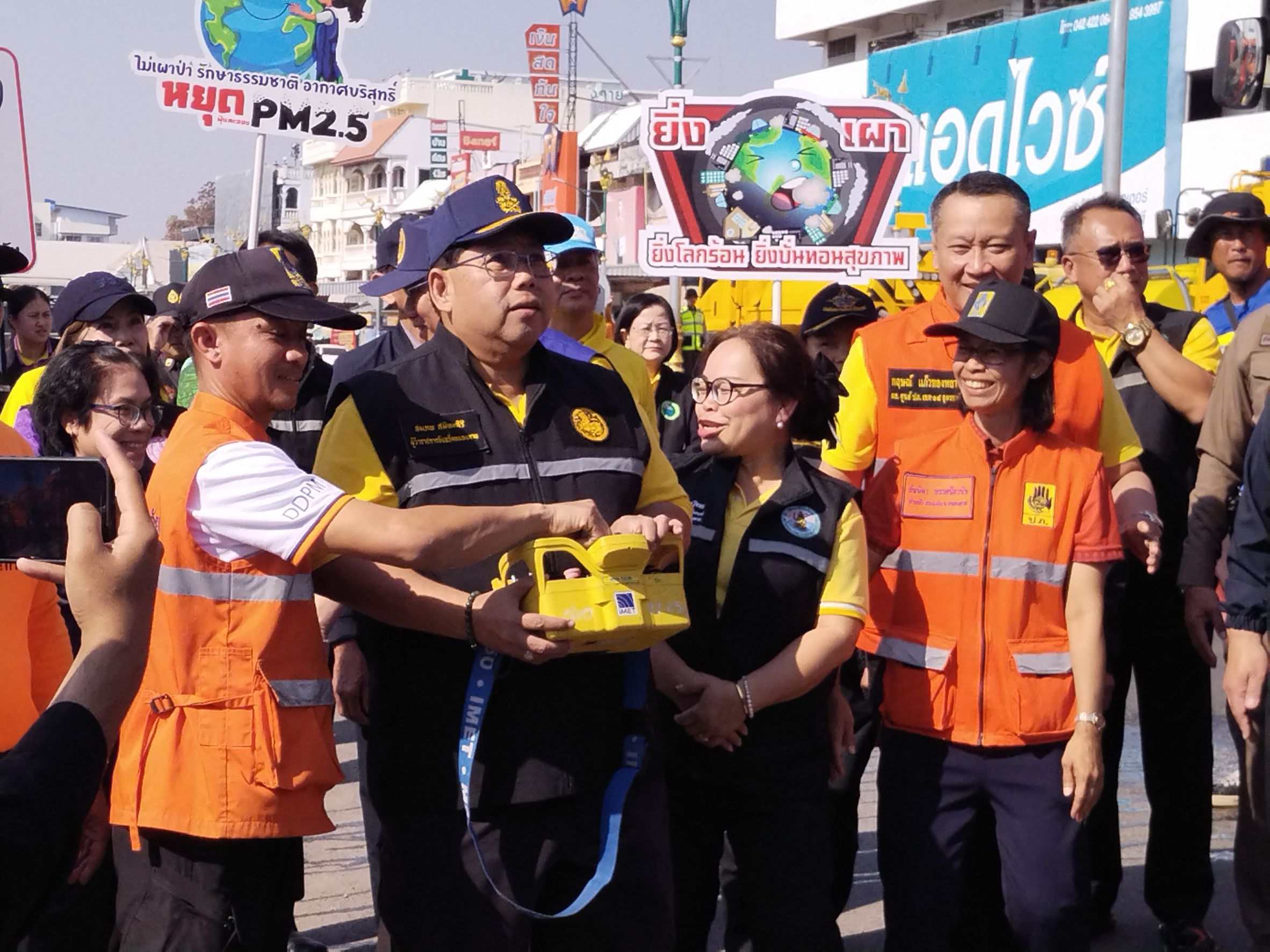 พช.หนองคาย ร่วมกิจกรรม Kick off การรณรงค์ป้องกันและแก้ไขปัญหาฝุ่นละอองขนาดเล็ก PM 2.5 และไฟป่า หมอกควัน จังหวัดหนองคาย