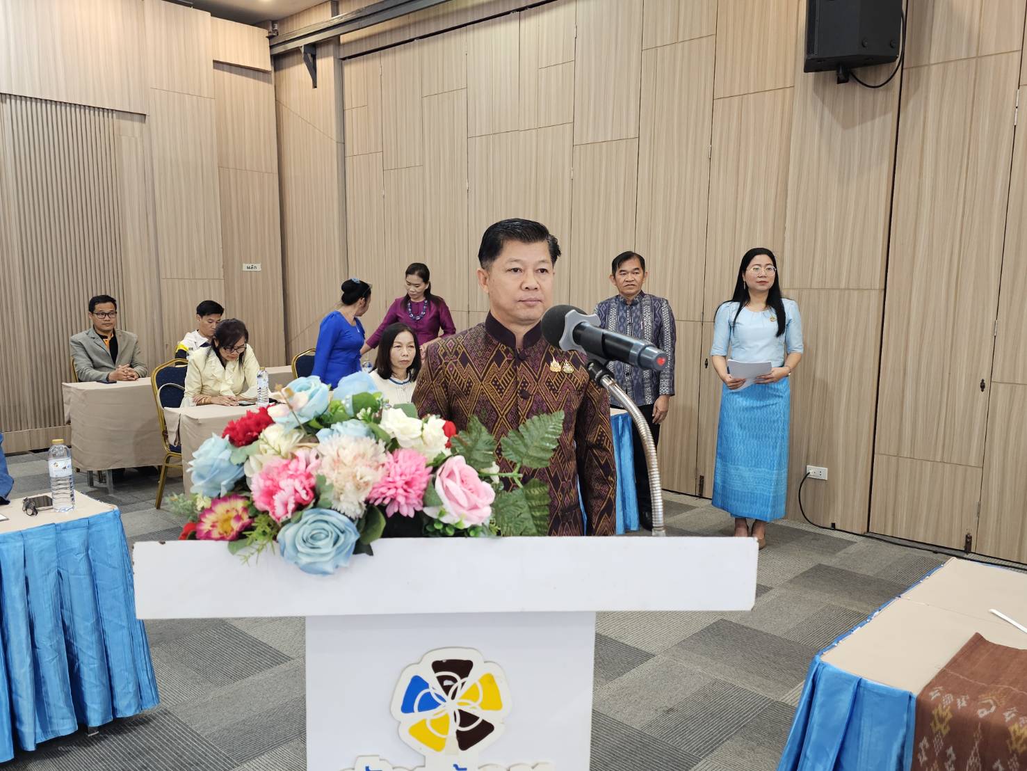 พช.หนองคาย จับมือ 34 หน่วยงาน ร่วมลงนาม MOU ดันศูนย์สืบสานภูมิปัญญาผ้าพื้นถิ่น “พญานาคา“ สู่ความยั่งยืน