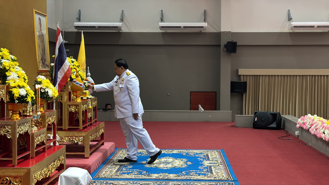 พช.หนองคาย ร่วมพิธีเจริญพระพุทธมนต์ พิธีทางศาสนามหามงคล และทำบุญตักบาตรถวายพระราชกุศล เพื่อเฉลิมพระเกียรติพระบาทสมเด็จพระเจ้าอยู่หัว เนื่องในโอกาสพระราชพิธีสมมงคลพระชนมายุเท่าพระบาทสมเด็จพระพุทธยอดฟ้าจุฬาโลกมหาราช สมเด็จพระปฐมบรมกษัตริยาธิราช แห่งพระราชวงศ์จักรี พุทธศักราช 2568