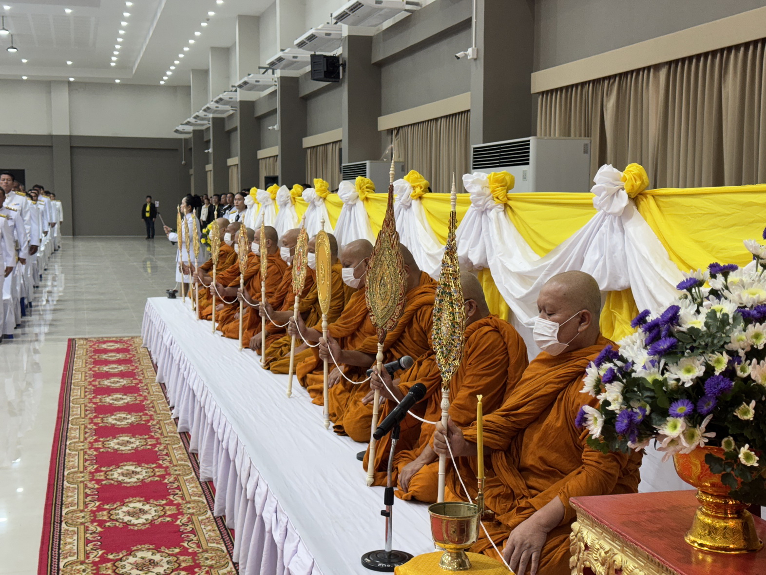 พช.หนองคาย ร่วมพิธีเจริญพระพุทธมนต์ พิธีทางศาสนามหามงคล และทำบุญตักบาตรถวายพระราชกุศล เพื่อเฉลิมพระเกียรติพระบาทสมเด็จพระเจ้าอยู่หัว เนื่องในโอกาสพระราชพิธีสมมงคลพระชนมายุเท่าพระบาทสมเด็จพระพุทธยอดฟ้าจุฬาโลกมหาราช สมเด็จพระปฐมบรมกษัตริยาธิราช แห่งพระราชวงศ์จักรี พุทธศักราช 2568