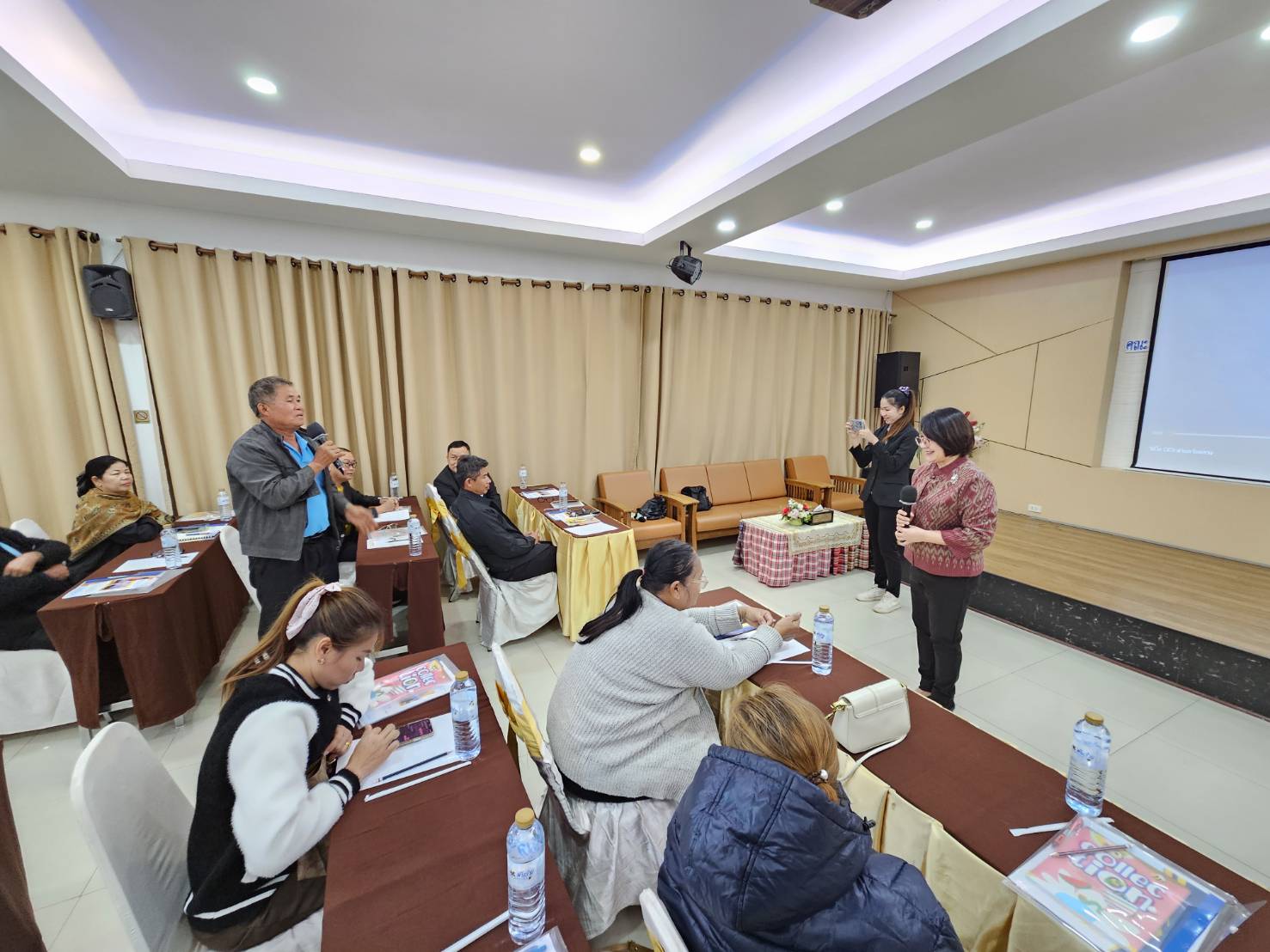 พช.หนองคาย ดำเนินโครงการประชุมเชิงปฏิบัติการคณะกรรมการเครือข่ายกองทุนแม่ของแผ่นดินหนุนเสริมความเข้มแข็งหมู่บ้าน/ชุมชน สู่การเป็นพื้นที่ปลอดภัยจากยาเสพติด