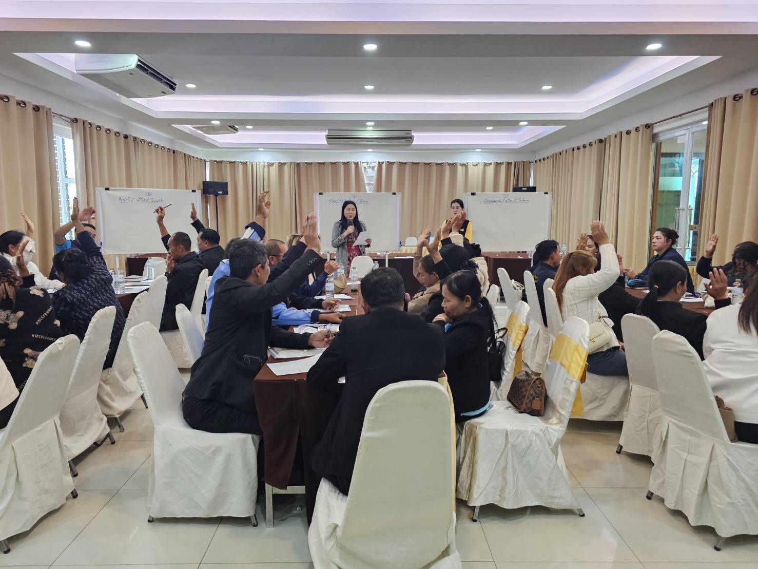 พช.หนองคาย ดำเนินโครงการประชุมเชิงปฏิบัติการคณะกรรมการเครือข่ายกองทุนแม่ของแผ่นดินหนุนเสริมความเข้มแข็งหมู่บ้าน/ชุมชน สู่การเป็นพื้นที่ปลอดภัยจากยาเสพติด วันที่ 2