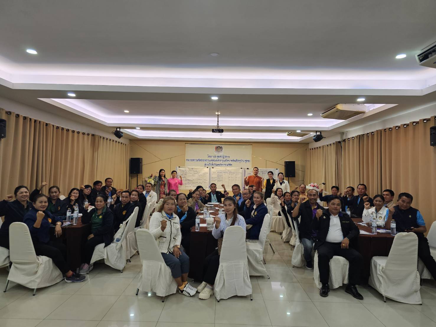 พช.หนองคาย ดำเนินโครงการประชุมเชิงปฏิบัติการคณะกรรมการเครือข่ายกองทุนแม่ของแผ่นดินหนุนเสริมความเข้มแข็งหมู่บ้าน/ชุมชน สู่การเป็นพื้นที่ปลอดภัยจากยาเสพติด วันที่ 2