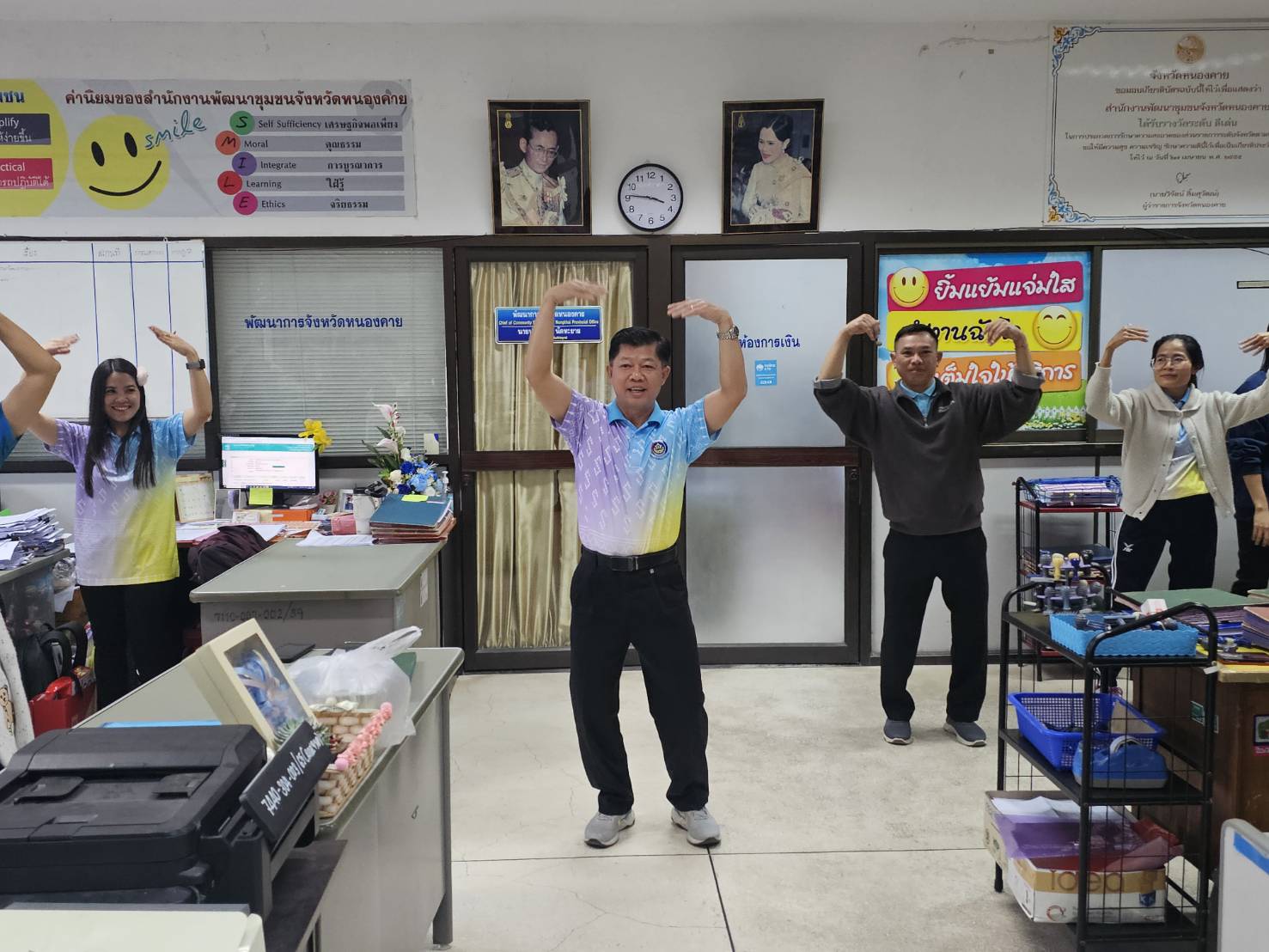 พช.หนองคาย “ออกแฮง ยามบ่าย คลายทุกข์” เพื่อสุขภาพแข็งแรง สำนักงานพัฒนาชุมชนจังหวัดหนองคายใสสะอาด