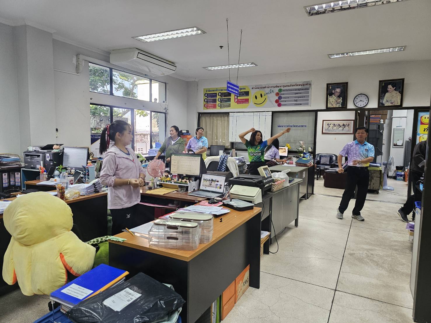 พช.หนองคาย “ออกแฮง ยามบ่าย คลายทุกข์” เพื่อสุขภาพแข็งแรง สำนักงานพัฒนาชุมชนจังหวัดหนองคายใสสะอาด