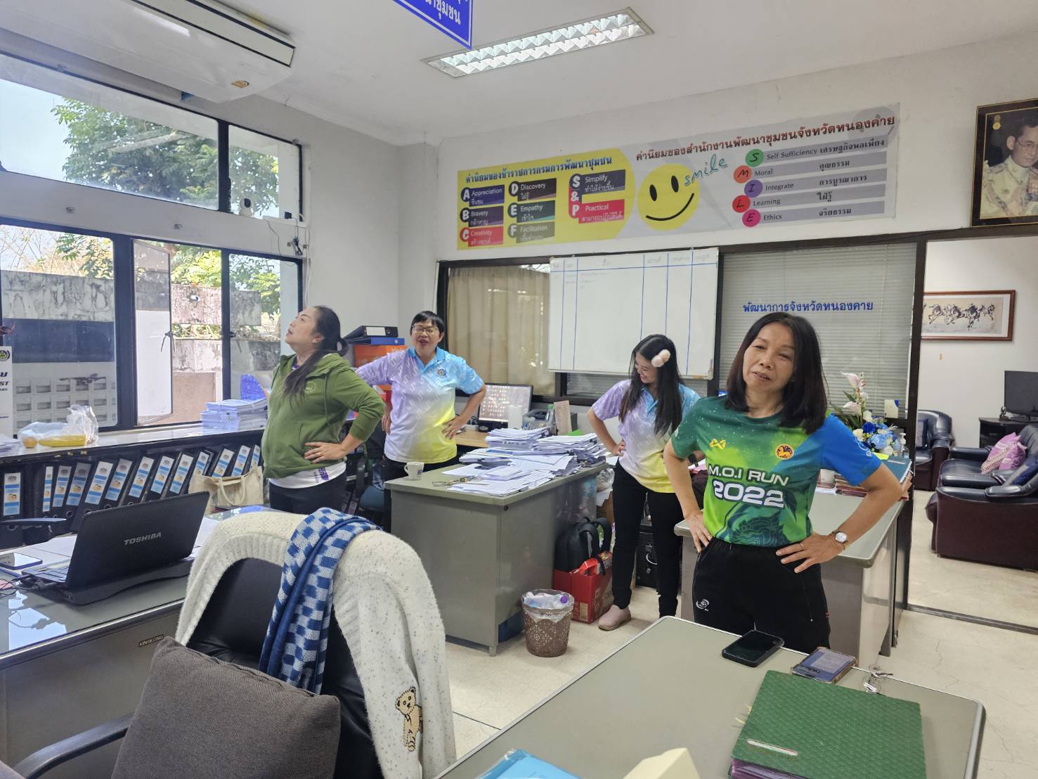 พช.หนองคาย “ออกแฮง ยามบ่าย คลายทุกข์” เพื่อสุขภาพแข็งแรง สำนักงานพัฒนาชุมชนจังหวัดหนองคายใสสะอาด