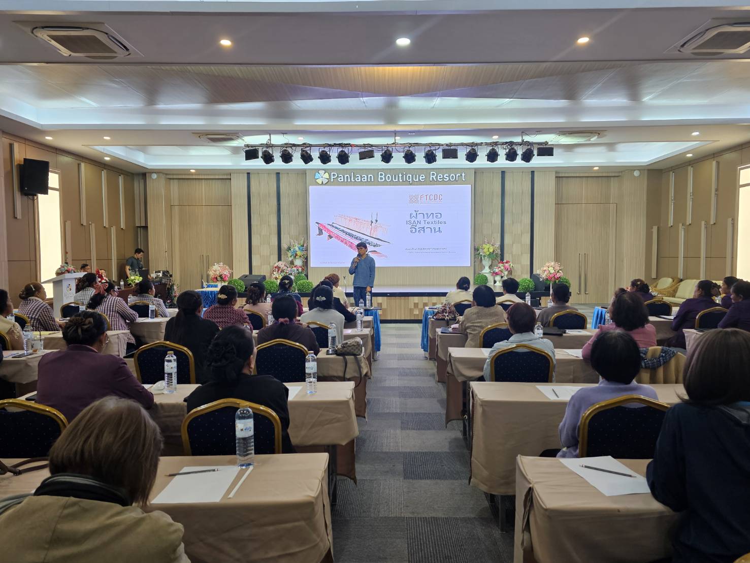 พช.หนองคาย เดินหน้าสืบสานผ้าพื้นถิ่น “พญานาคา” ดันเศรษฐกิจฐานรากสู่ความยั่งยืน