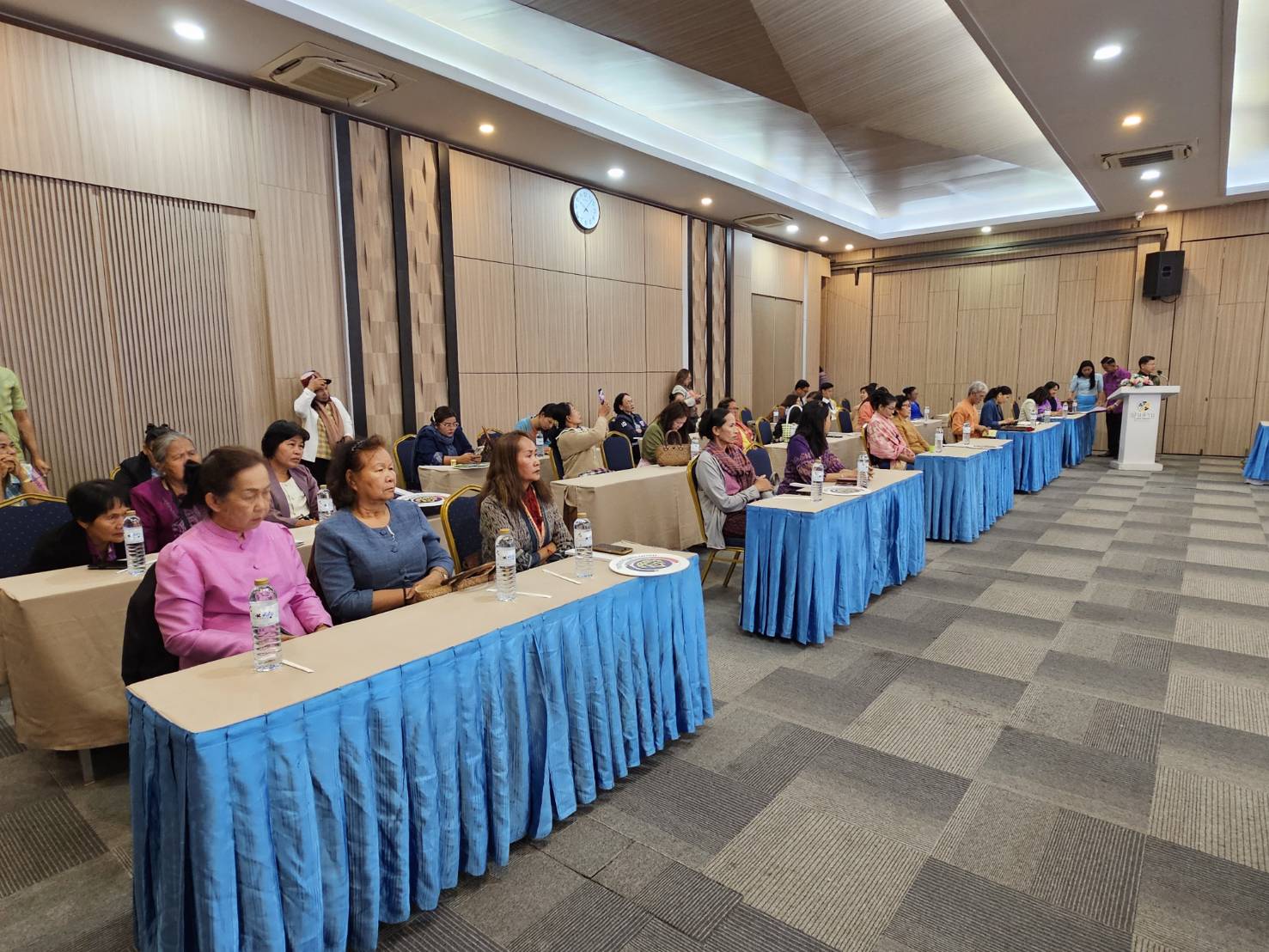 พช.หนองคาย จับมือ 34 หน่วยงาน ร่วมลงนาม MOU ดันศูนย์สืบสานภูมิปัญญาผ้าพื้นถิ่น “พญานาคา“ สู่ความยั่งยืน