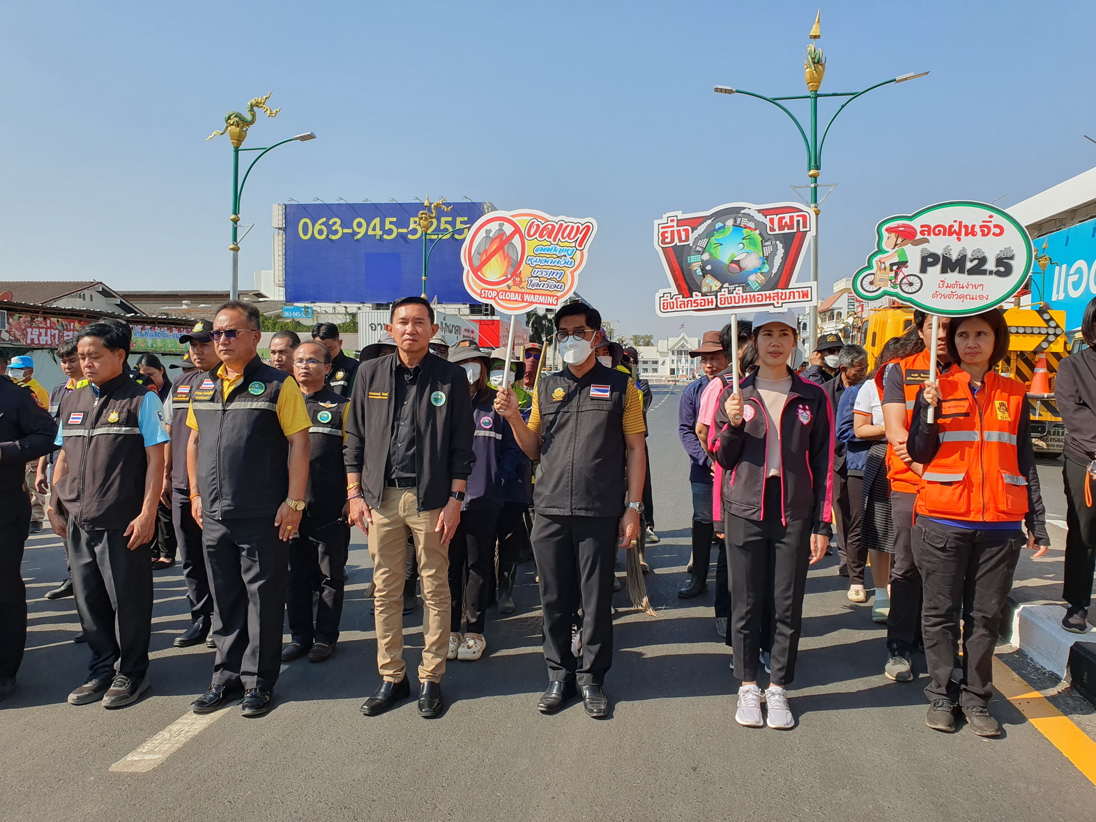 พช.หนองคาย ร่วมกิจกรรม Kick off การรณรงค์ป้องกันและแก้ไขปัญหาฝุ่นละอองขนาดเล็ก PM 2.5 และไฟป่า หมอกควัน จังหวัดหนองคาย