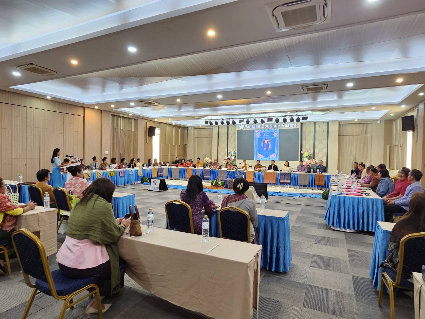 พช.หนองคาย จับมือ 34 หน่วยงาน ร่วมลงนาม MOU ดันศูนย์สืบสานภูมิปัญญาผ้าพื้นถิ่น “พญานาคา“ สู่ความยั่งยืน