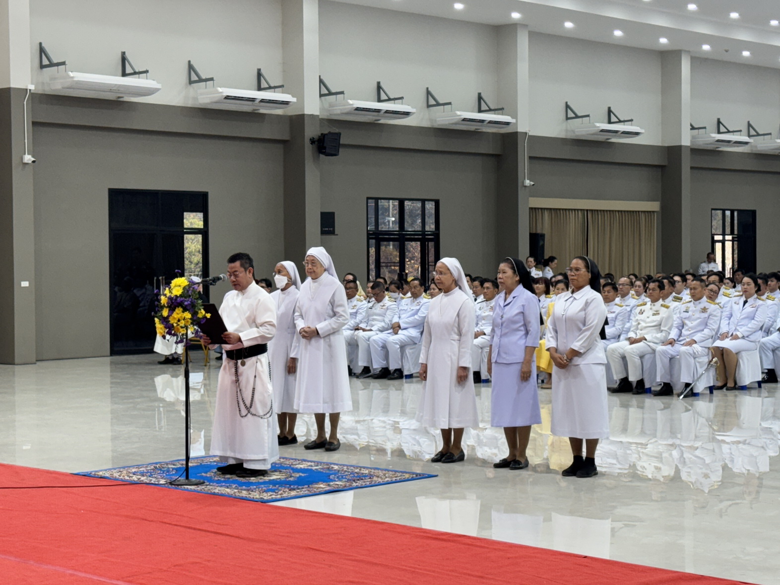 พช.หนองคาย ร่วมพิธีเจริญพระพุทธมนต์ พิธีทางศาสนามหามงคล และทำบุญตักบาตรถวายพระราชกุศล เพื่อเฉลิมพระเกียรติพระบาทสมเด็จพระเจ้าอยู่หัว เนื่องในโอกาสพระราชพิธีสมมงคลพระชนมายุเท่าพระบาทสมเด็จพระพุทธยอดฟ้าจุฬาโลกมหาราช สมเด็จพระปฐมบรมกษัตริยาธิราช แห่งพระราชวงศ์จักรี พุทธศักราช 2568