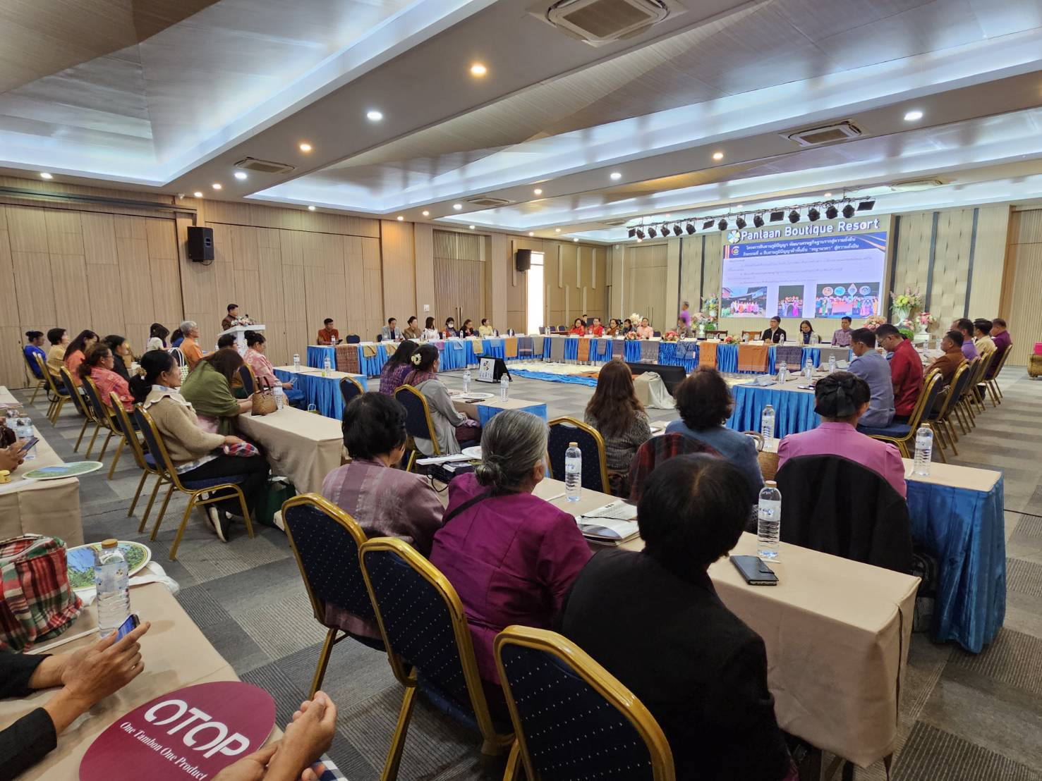 พช.หนองคาย จับมือ 34 หน่วยงาน ร่วมลงนาม MOU ดันศูนย์สืบสานภูมิปัญญาผ้าพื้นถิ่น “พญานาคา“ สู่ความยั่งยืน