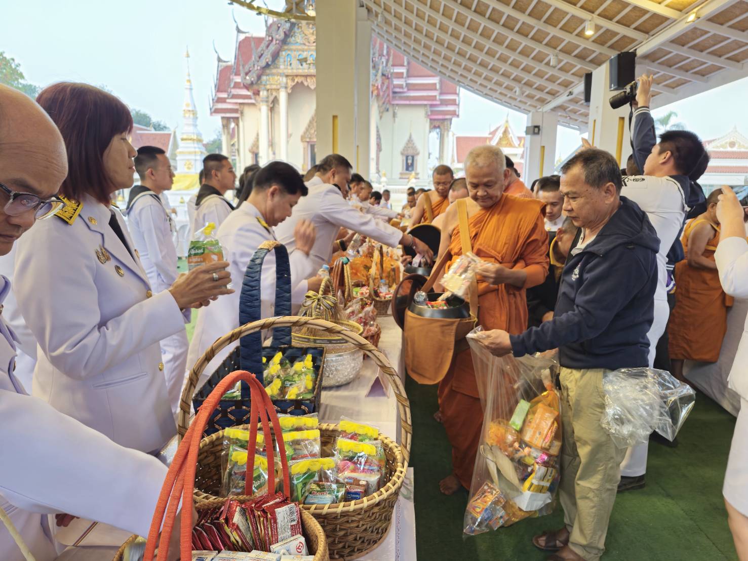 พช.หนองคาย ร่วมพิธีทำบุญตักบาตรถวายพระกุศล เนื่องในโอกาสวันคล้ายวันประสูติ สมเด็จพระเจ้าลูกเธอเจ้าฟ้า สิริวัณณวรี นารีรัตนราชกัญญา