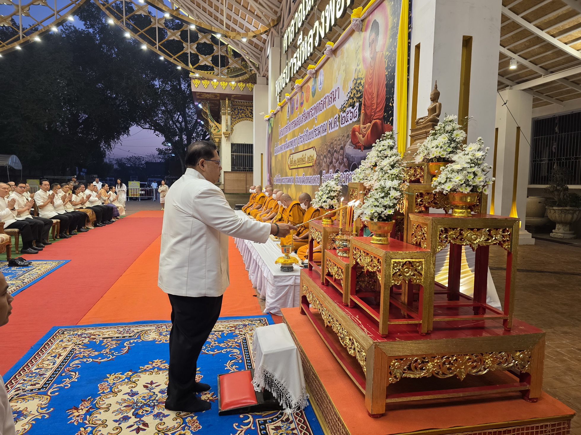 พช.หนองคาย ร่วมทำบุญตักบาตรและเวียนเทียน เนื่องในวันมาฆบูชา ปี 2568