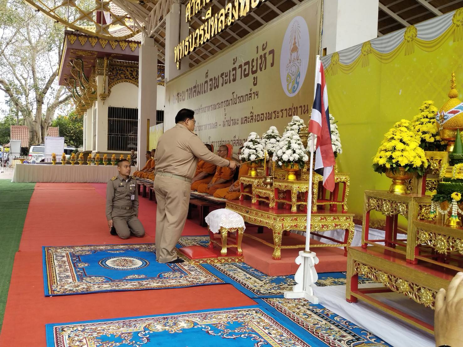 พช.หนองคาย ร่วมพิธีถวายภัตตาหารพระราชทานแด่พระภิกษุ สามเณร ในการสอบบาลีสนามหลวง ปี 2568 วันที่ 3