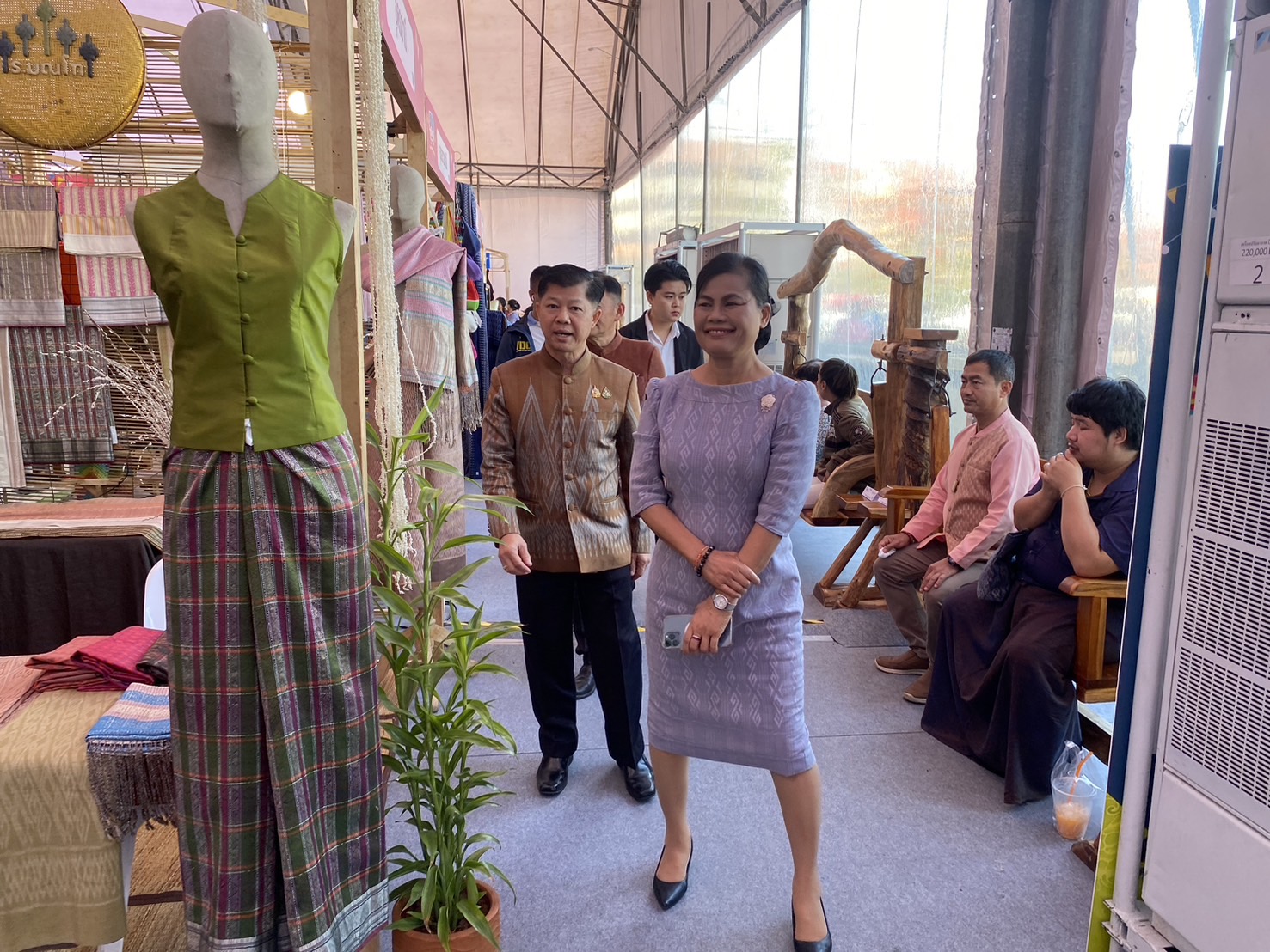 หนองคาย ร่วมพิธีเปิดงาน “OTOP ภูมิภาค 2568” จุดแรกที่ จ.อุดรธานี ดันสินค้าชุมชนสู่ตลาดใหญ่ ช้อปสนุก ถึง 12 ก.พ. นี้