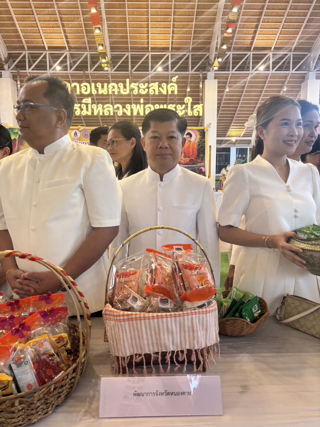 พช.หนองคาย ร่วมทำบุญตักบาตรและเวียนเทียน เนื่องในวันมาฆบูชา ปี 2568