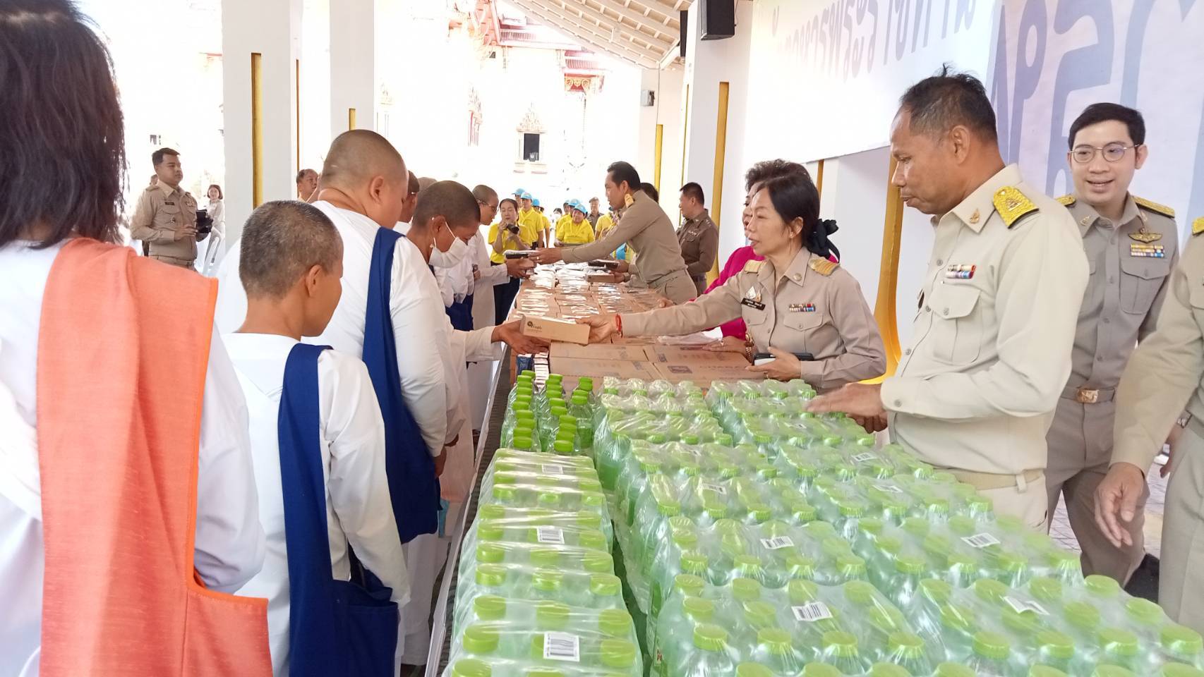 พช.หนองคาย ร่วมพิธีถวายภัตตาหารพระราชทานแด่พระภิกษุ สามเณร ในการสอบบาลีสนามหลวง ปี 2568 วันที่ 2