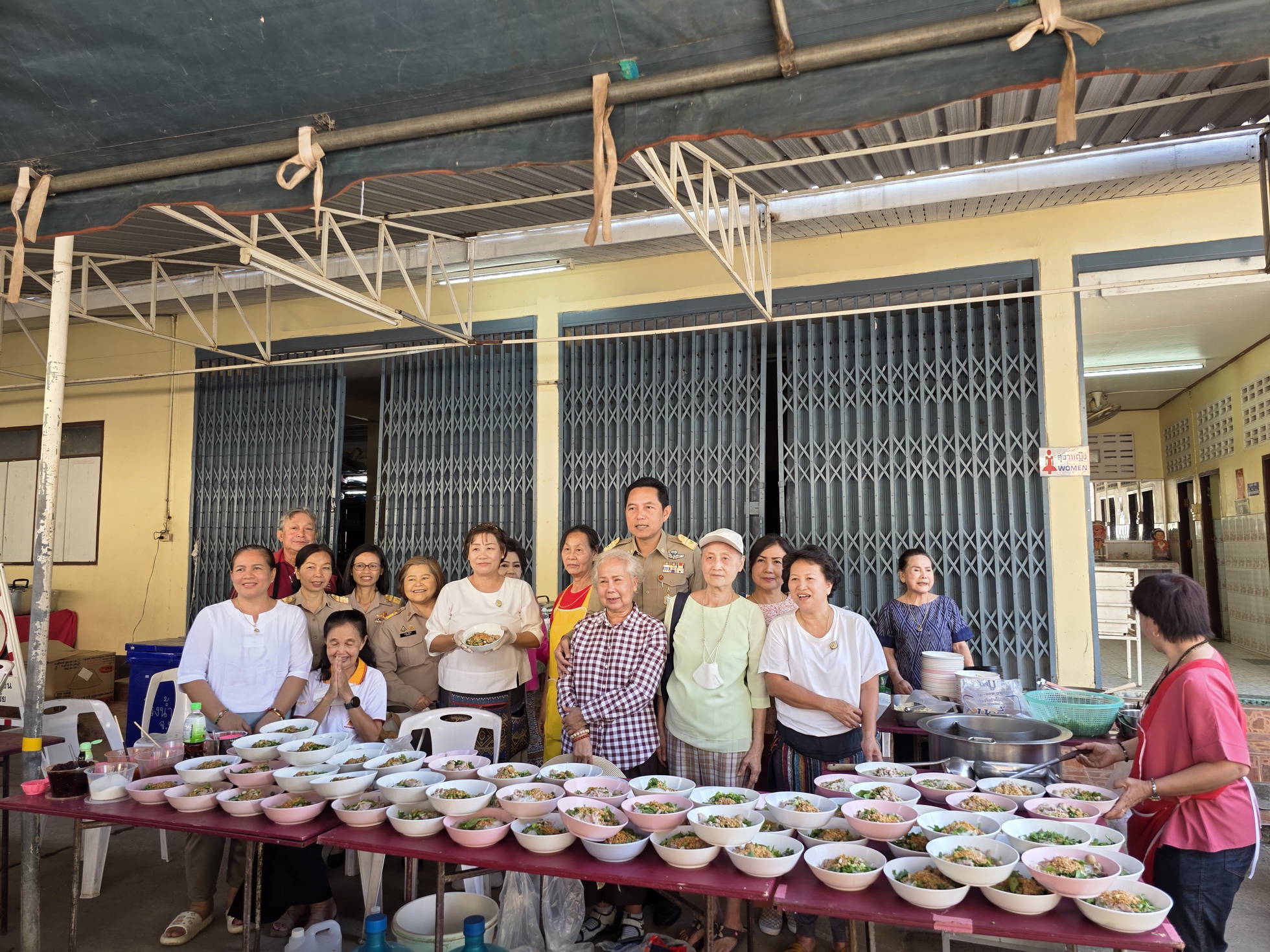 พช.หนองคาย ร่วมพิธีถวายภัตตาหารพระราชทานแด่พระภิกษุ สามเณร ในการสอบบาลีสนามหลวง ปี 2568 วันที่ 2