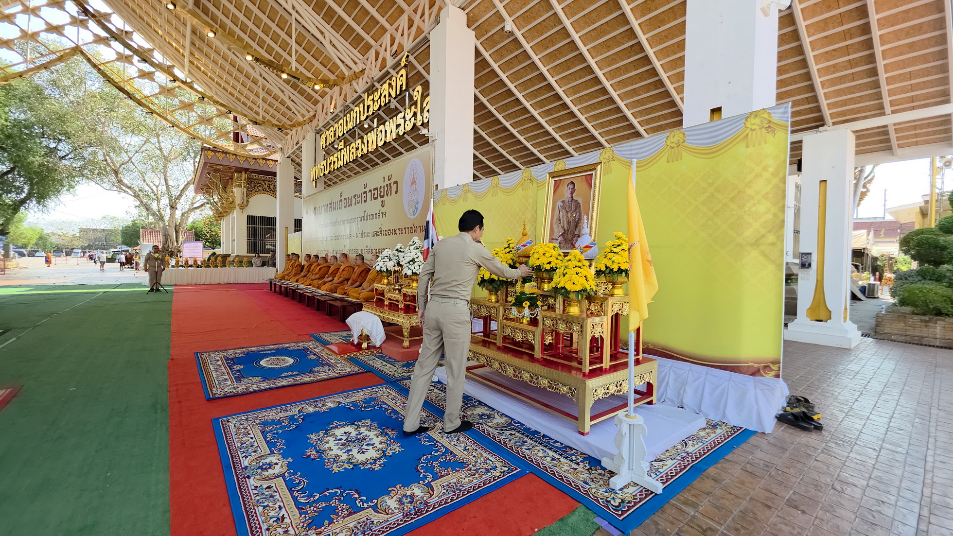 พช.หนองคาย ร่วมพิธีถวายภัตตาหารพระราชทานแด่พระภิกษุ สามเณร ในการสอบบาลีสนามหลวง ปี 2568 วันที่ 2