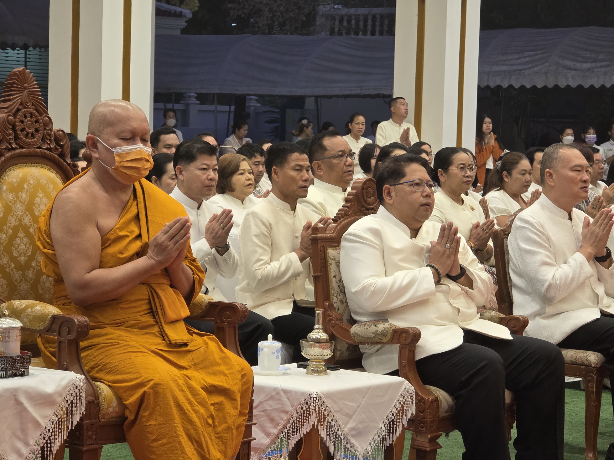 พช.หนองคาย ร่วมทำบุญตักบาตรและเวียนเทียน เนื่องในวันมาฆบูชา ปี 2568