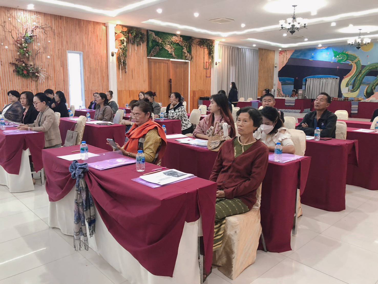 พช.หนองคาย ร่วมพิธีเปิดการฝึกอบรมเชิงปฏิบัติการ ภายใต้โครงการปั้นนักธุรกิจอุตสาหกรรมคู่ชุมชน (MIND STAR) ประจำปีงบประมาณ พ.ศ. 2568