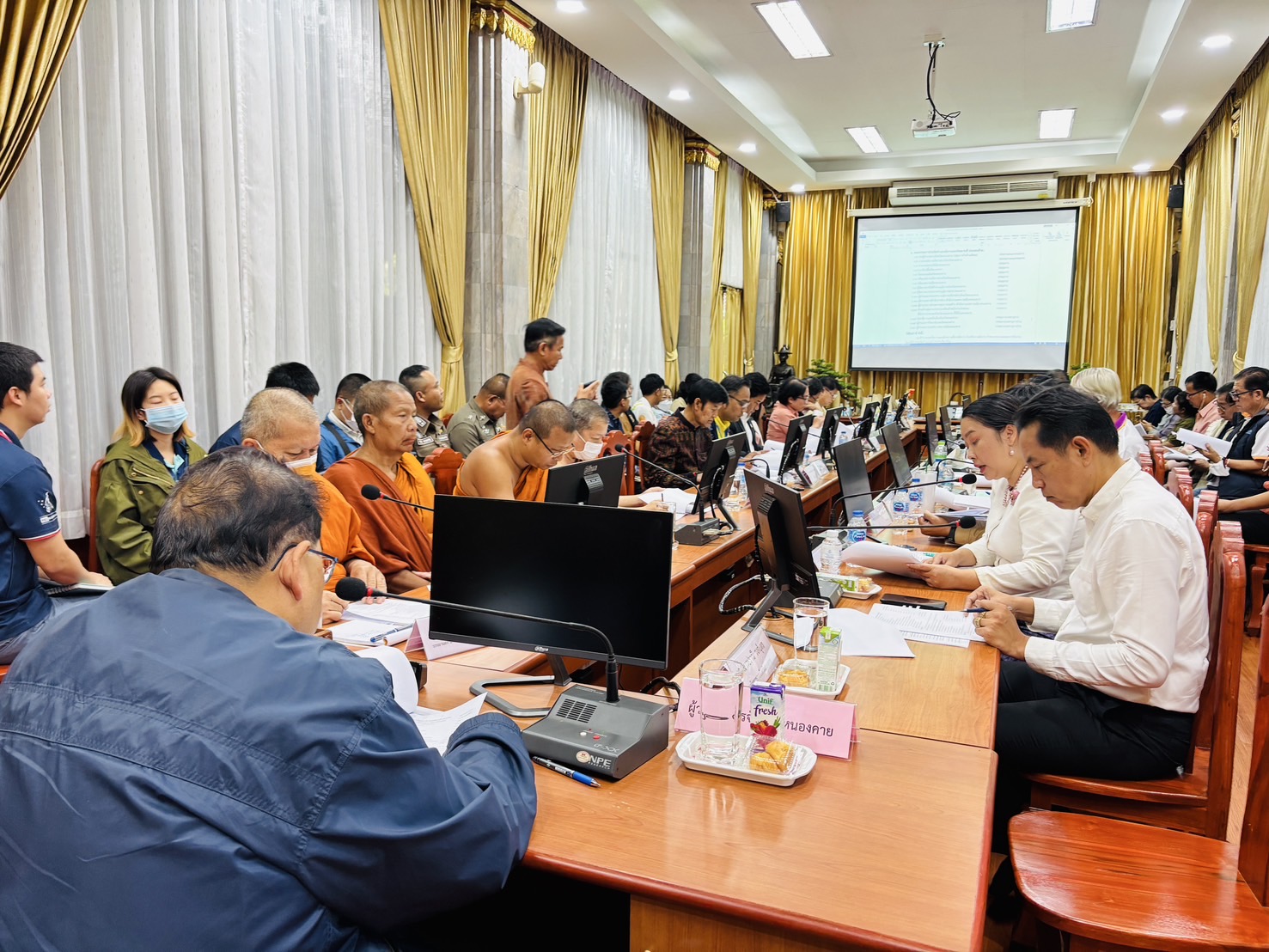 พช.หนองคาย ร่วมประชุมเตรียมความพร้อมเทศกาลมหาสงกรานต์อีสานหนองคาย และสมโภชสรงน้ำหลวงพ่อพระใส ประจำปี 2568