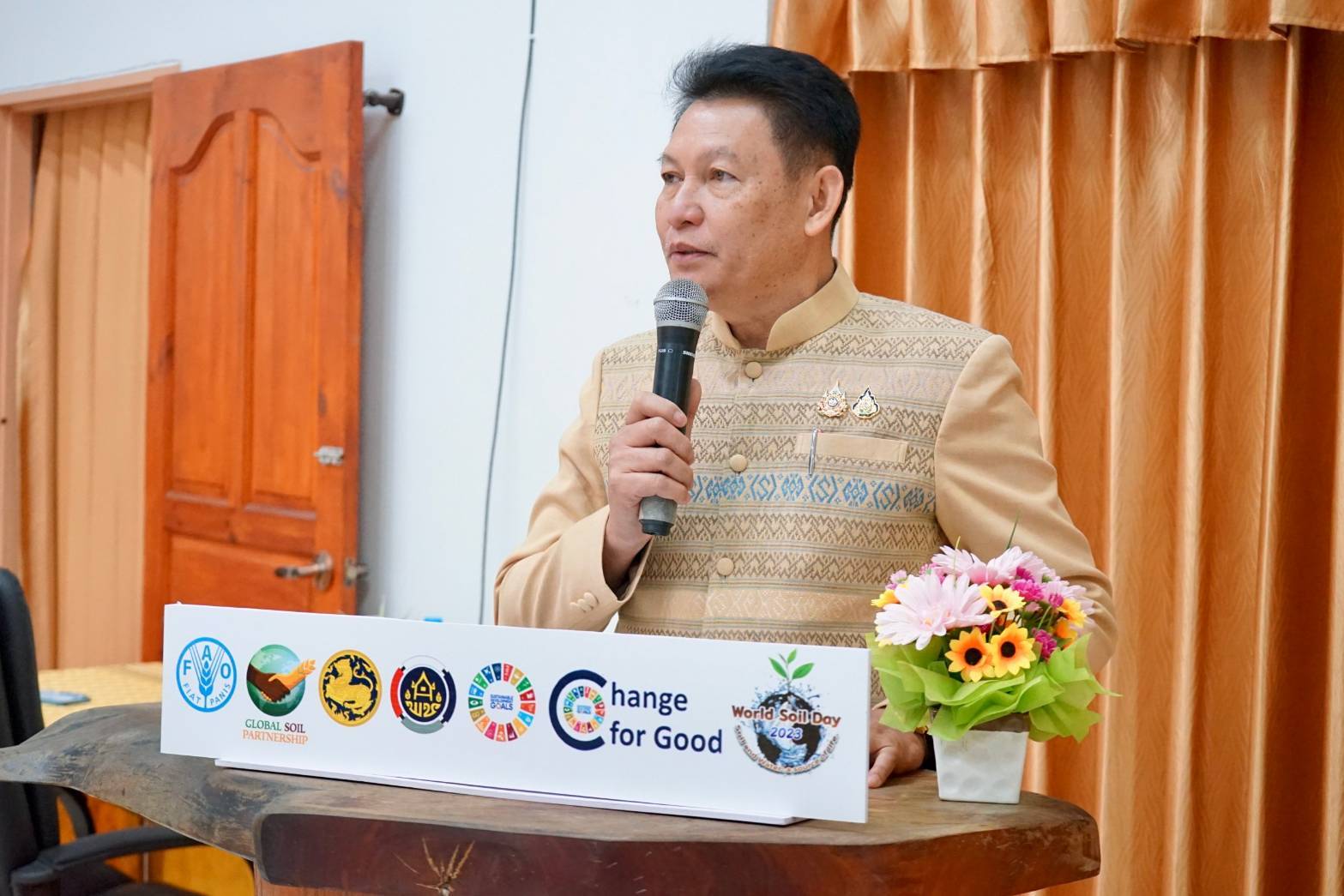 พช.หนองคาย ร่วมประชุมมอบนโยบายจากอธิบดีกรมการพัฒนาชุมชน เดินหน้าขับเคลื่อนงานพัฒนาชุมชน ปี 2568 เพื่อบำบัดทุกข์ บำรุงสุข ให้กับพี่น้องประชาชน