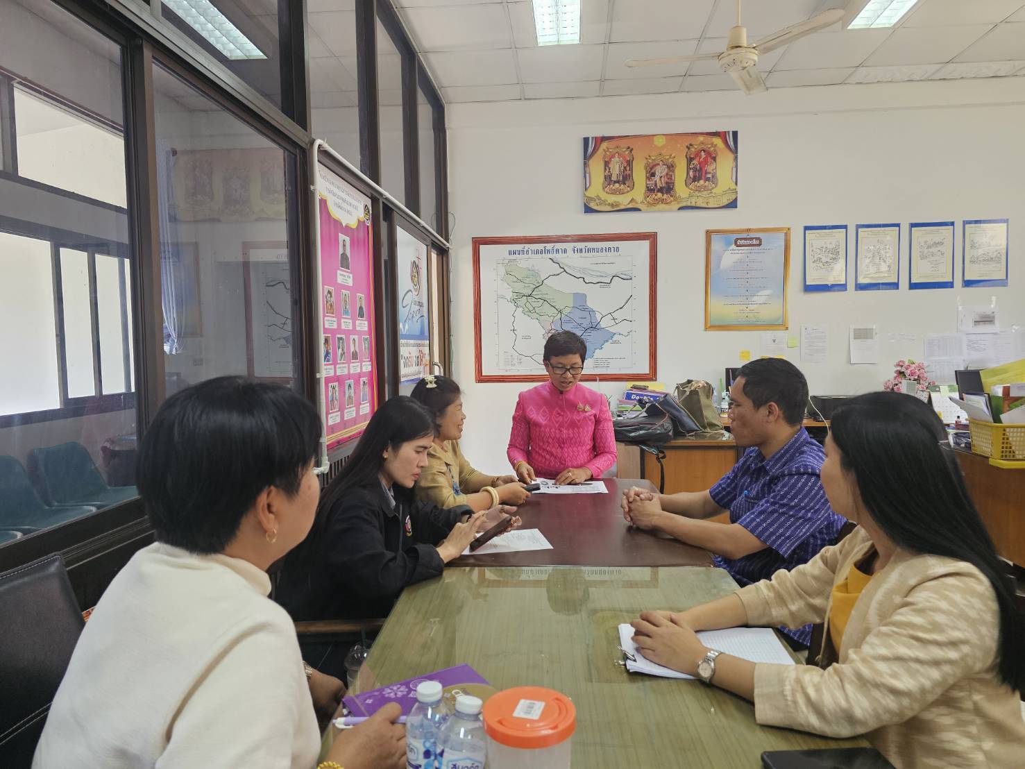 พช.หนองคาย ลงพื้นที่อำเภอโพธิ์ตาก ติดตาม จปฐ. 2568 พร้อมส่งมอบวัสดุ ตำบลสารสนเทศต้นแบบ กิจกรรมสนับสนุนประเด็นการพัฒนาคุณภาพชีวิต