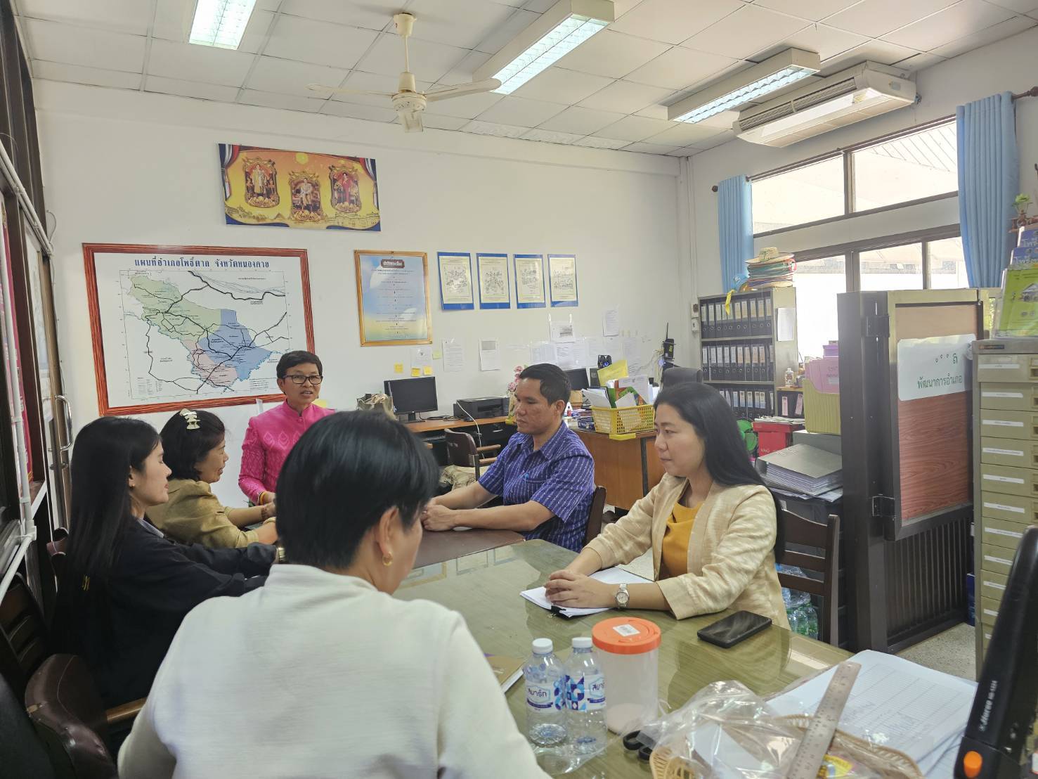 พช.หนองคาย ลงพื้นที่อำเภอโพธิ์ตาก ติดตาม จปฐ. 2568 พร้อมส่งมอบวัสดุ ตำบลสารสนเทศต้นแบบ กิจกรรมสนับสนุนประเด็นการพัฒนาคุณภาพชีวิต