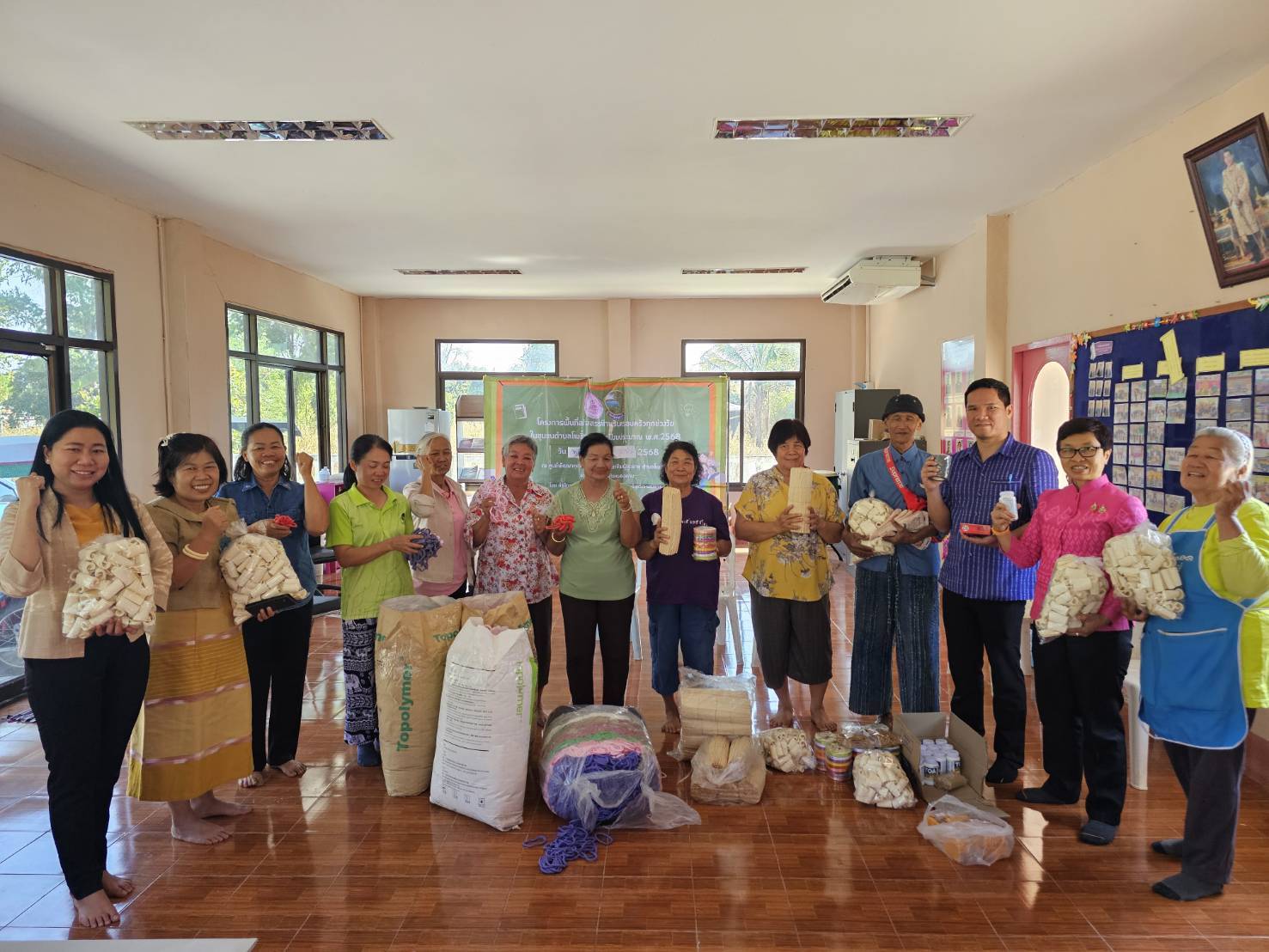 พช.หนองคาย ลงพื้นที่อำเภอโพธิ์ตาก ติดตาม จปฐ. 2568 พร้อมส่งมอบวัสดุ ตำบลสารสนเทศต้นแบบ กิจกรรมสนับสนุนประเด็นการพัฒนาคุณภาพชีวิต