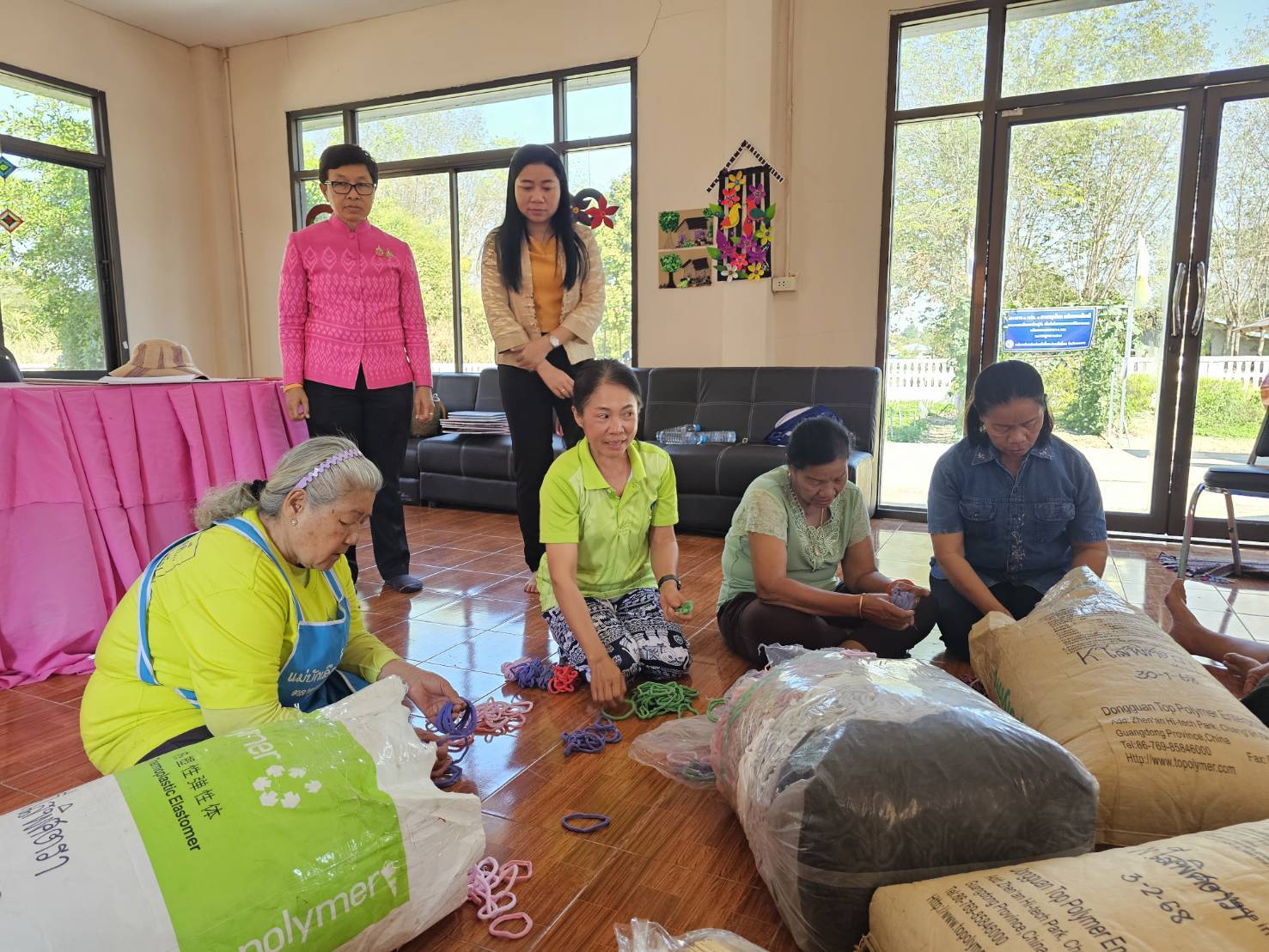 พช.หนองคาย ลงพื้นที่อำเภอโพธิ์ตาก ติดตาม จปฐ. 2568 พร้อมส่งมอบวัสดุ ตำบลสารสนเทศต้นแบบ กิจกรรมสนับสนุนประเด็นการพัฒนาคุณภาพชีวิต