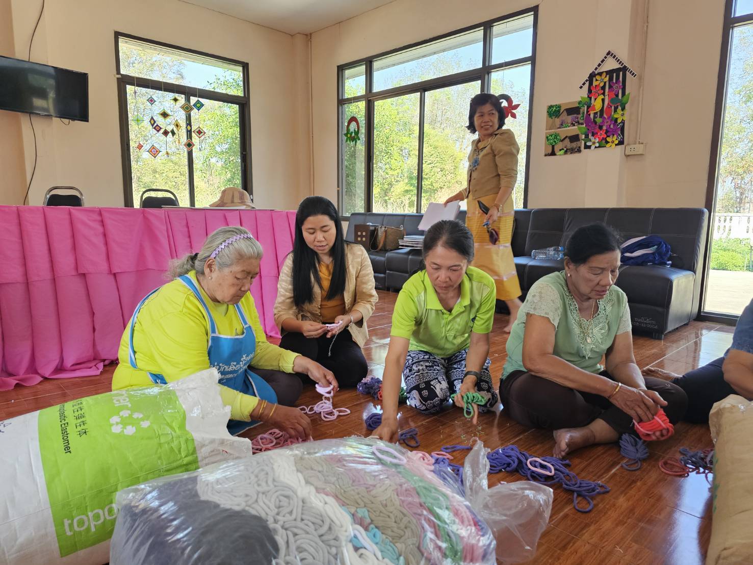 พช.หนองคาย ลงพื้นที่อำเภอโพธิ์ตาก ติดตาม จปฐ. 2568 พร้อมส่งมอบวัสดุ ตำบลสารสนเทศต้นแบบ กิจกรรมสนับสนุนประเด็นการพัฒนาคุณภาพชีวิต