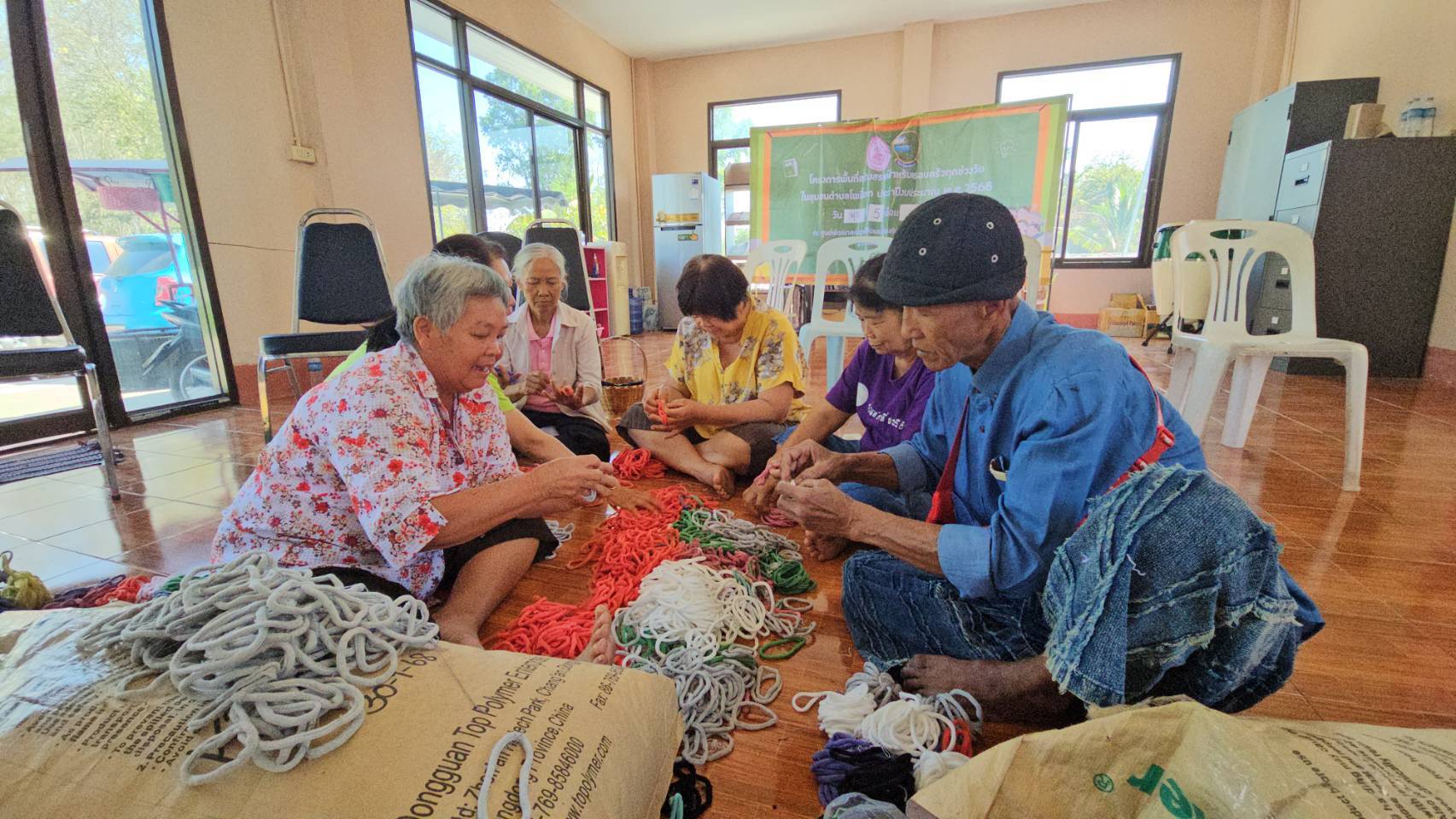 พช.หนองคาย ลงพื้นที่อำเภอโพธิ์ตาก ติดตาม จปฐ. 2568 พร้อมส่งมอบวัสดุ ตำบลสารสนเทศต้นแบบ กิจกรรมสนับสนุนประเด็นการพัฒนาคุณภาพชีวิต