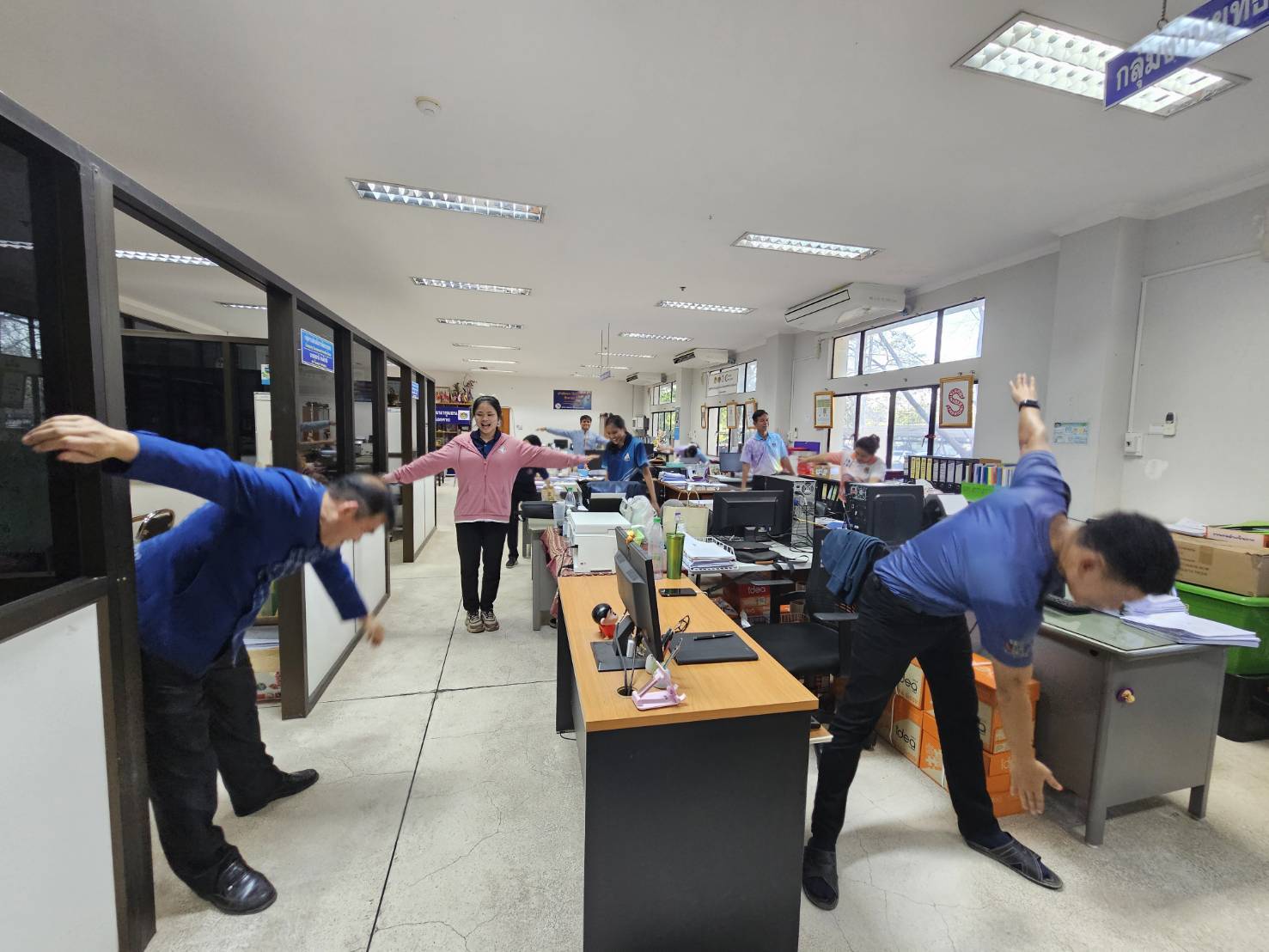 พช.หนองคาย “ออกแฮง ยามบ่าย คลายทุกข์” เพื่อสุขภาพแข็งแรง สำนักงานพัฒนาชุมชนจังหวัดหนองคายใสสะอาด