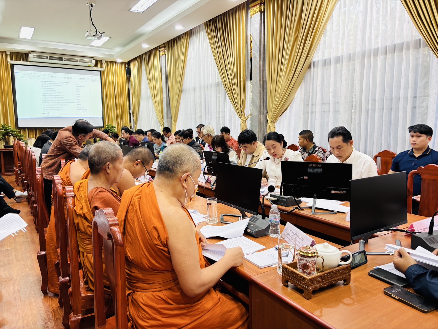 พช.หนองคาย ร่วมประชุมเตรียมความพร้อมเทศกาลมหาสงกรานต์อีสานหนองคาย และสมโภชสรงน้ำหลวงพ่อพระใส ประจำปี 2568