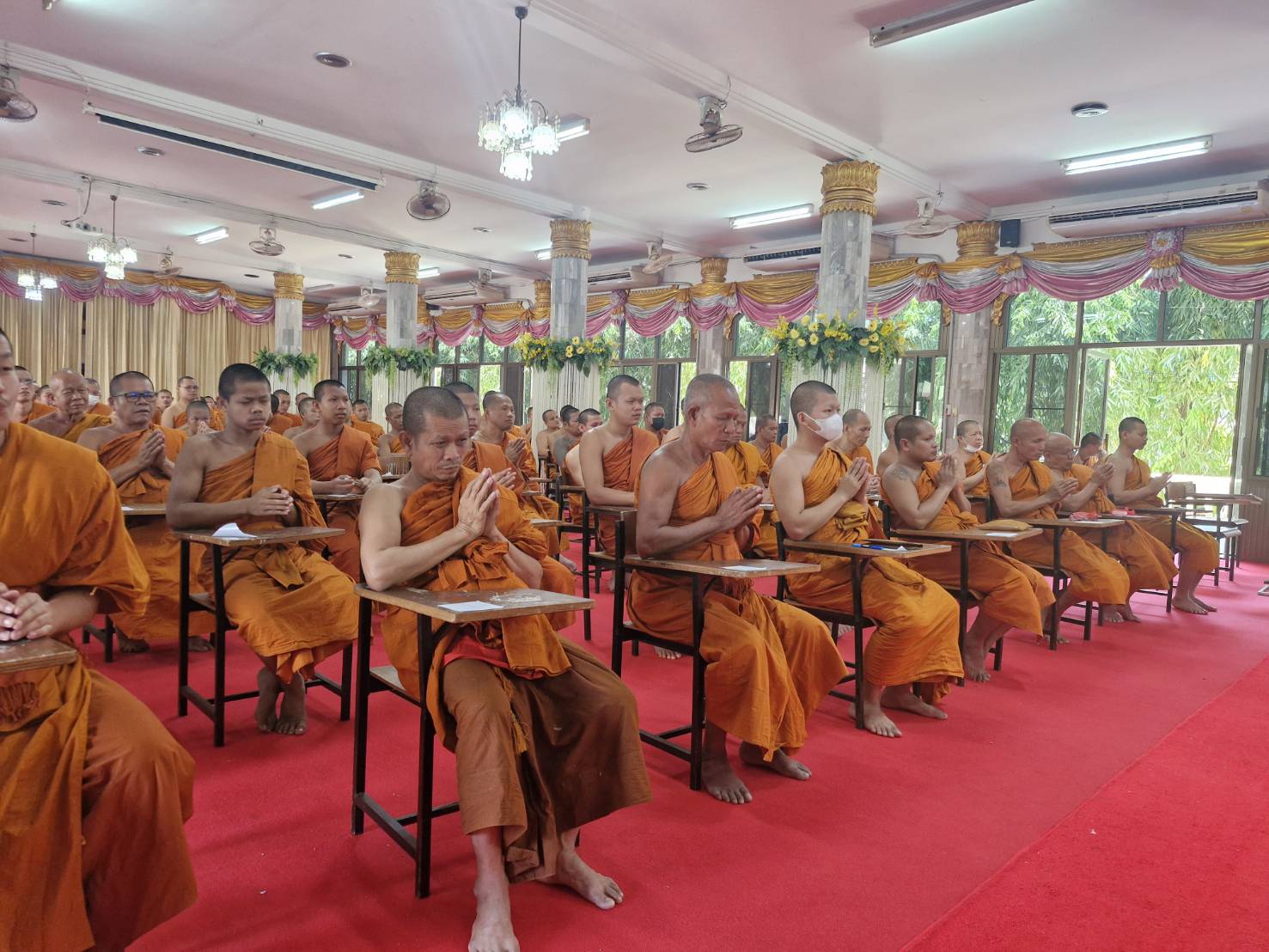 พช.หนองคาย ร่วมพิธีถวายภัตตาหารพระราชทานแด่พระภิกษุ สามเณร ในการสอบบาลีสนามหลวง ปี 2568 วันที่ 2