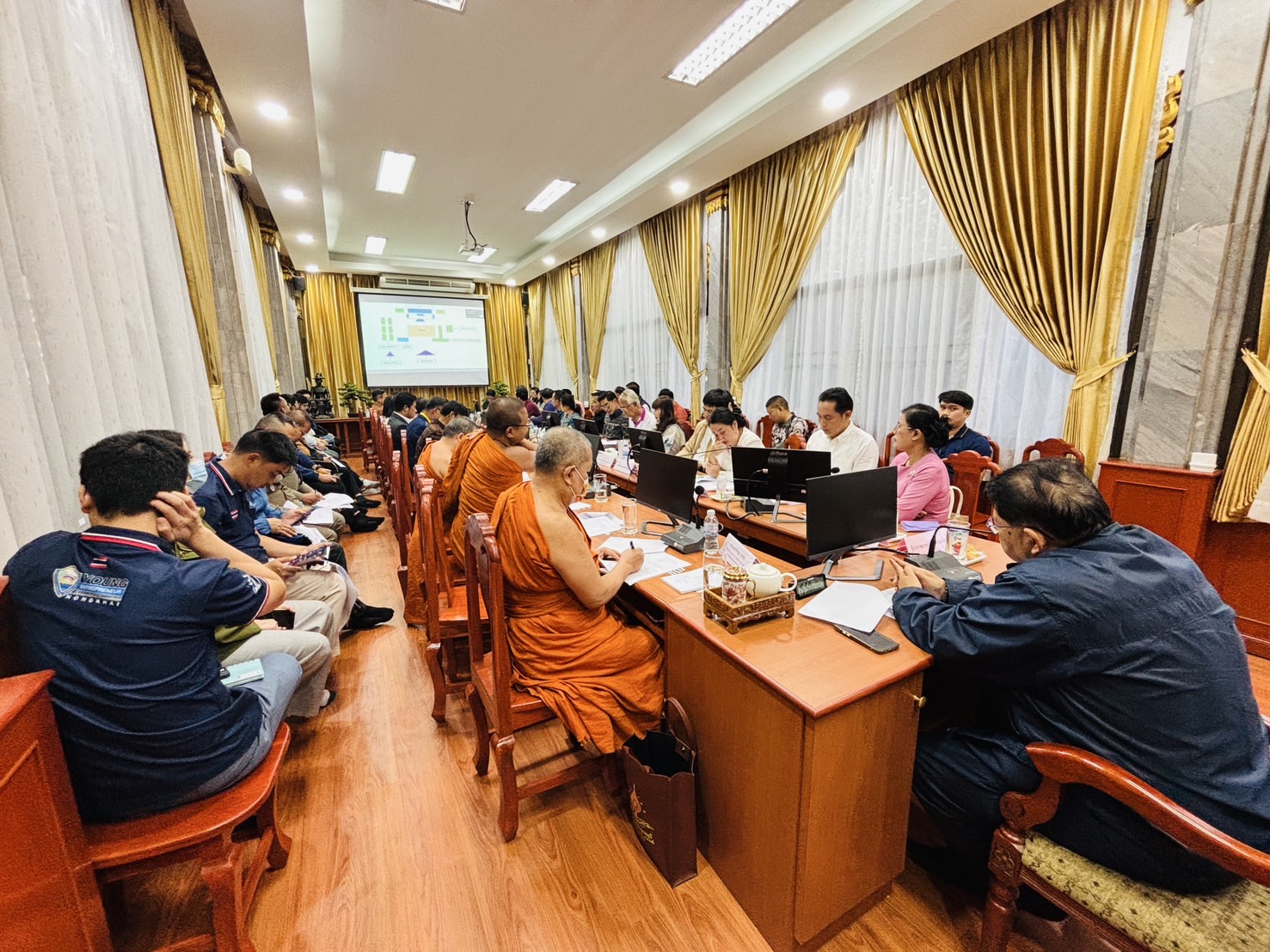 พช.หนองคาย ร่วมประชุมเตรียมความพร้อมเทศกาลมหาสงกรานต์อีสานหนองคาย และสมโภชสรงน้ำหลวงพ่อพระใส ประจำปี 2568