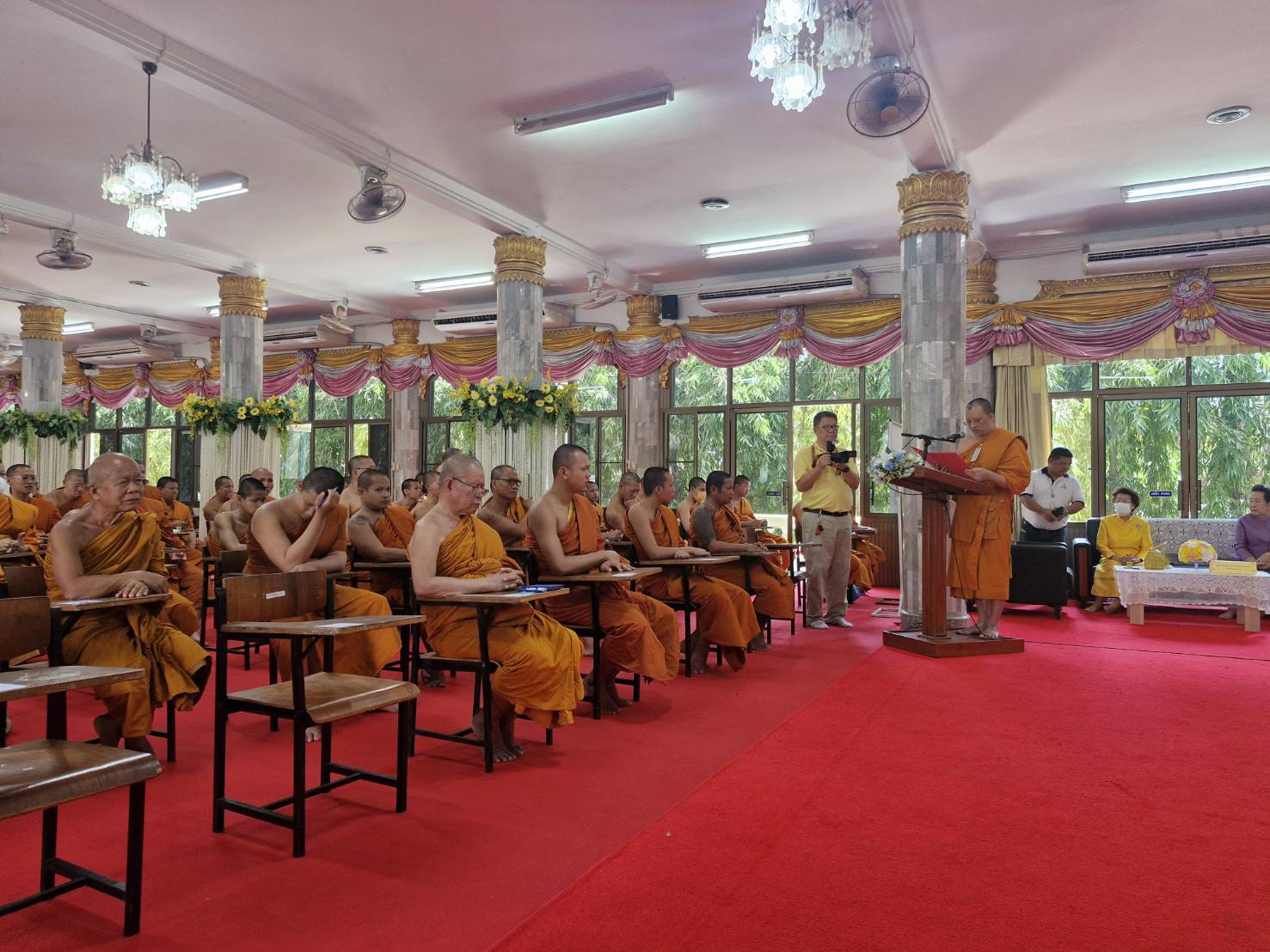 พช.หนองคาย ร่วมพิธีถวายภัตตาหารพระราชทานแด่พระภิกษุ สามเณร ในการสอบบาลีสนามหลวง ปี 2568