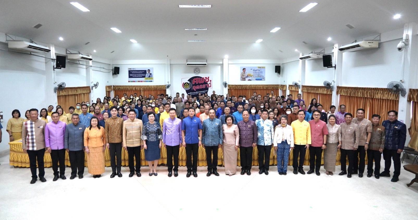 พช.หนองคาย ร่วมประชุมมอบนโยบายจากอธิบดีกรมการพัฒนาชุมชน เดินหน้าขับเคลื่อนงานพัฒนาชุมชน ปี 2568 เพื่อบำบัดทุกข์ บำรุงสุข ให้กับพี่น้องประชาชน